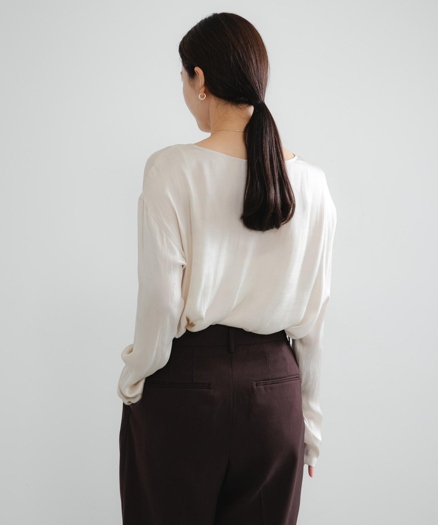 復古緞面T恤襯衫