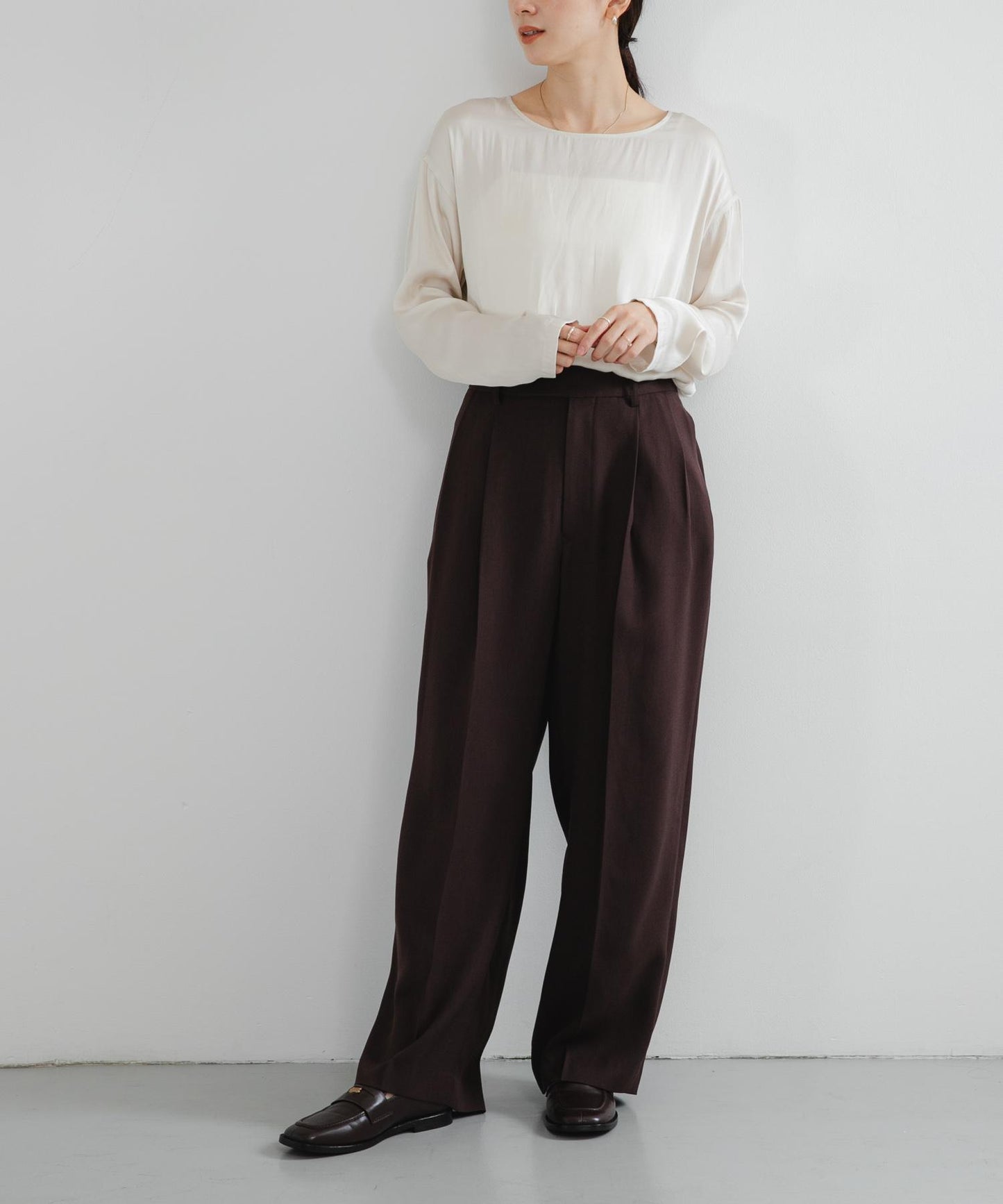 復古緞面T恤襯衫