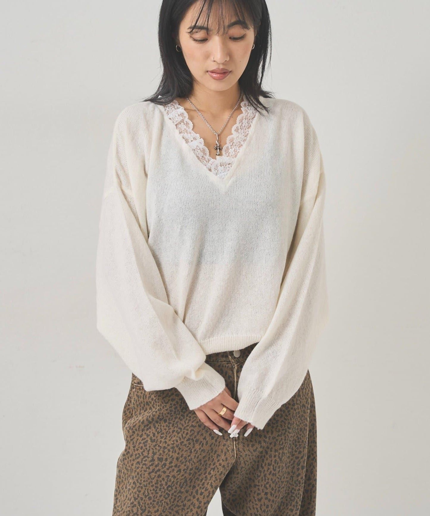 WHO'S WHO gallery 蕾絲V領 針織上衣