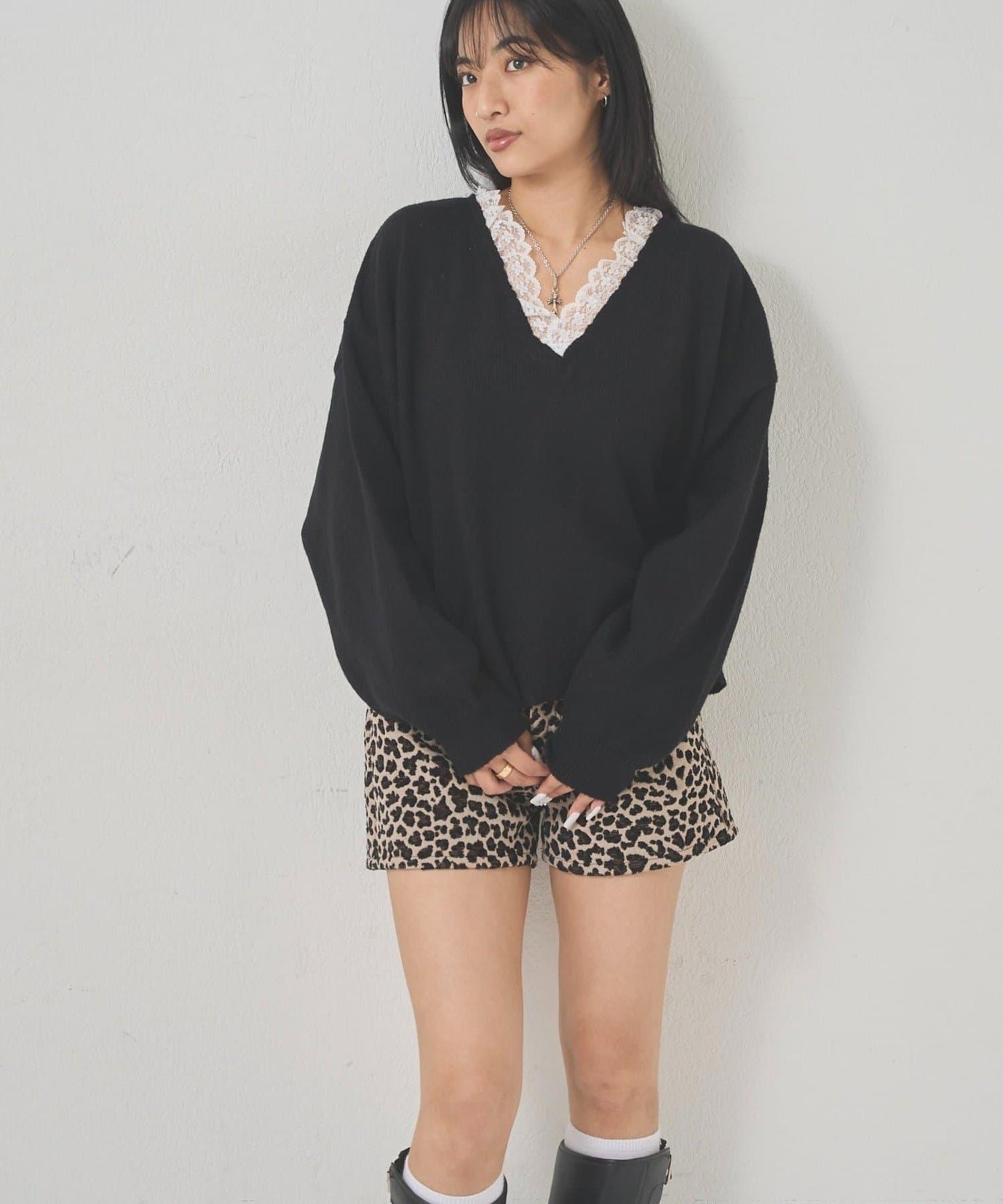 WHO'S WHO gallery 蕾絲V領 針織上衣