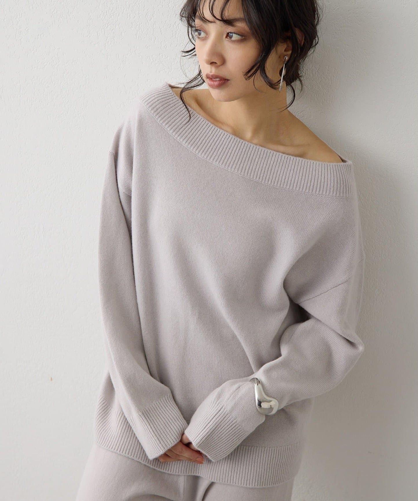 W/Ca一字肩套頭衫