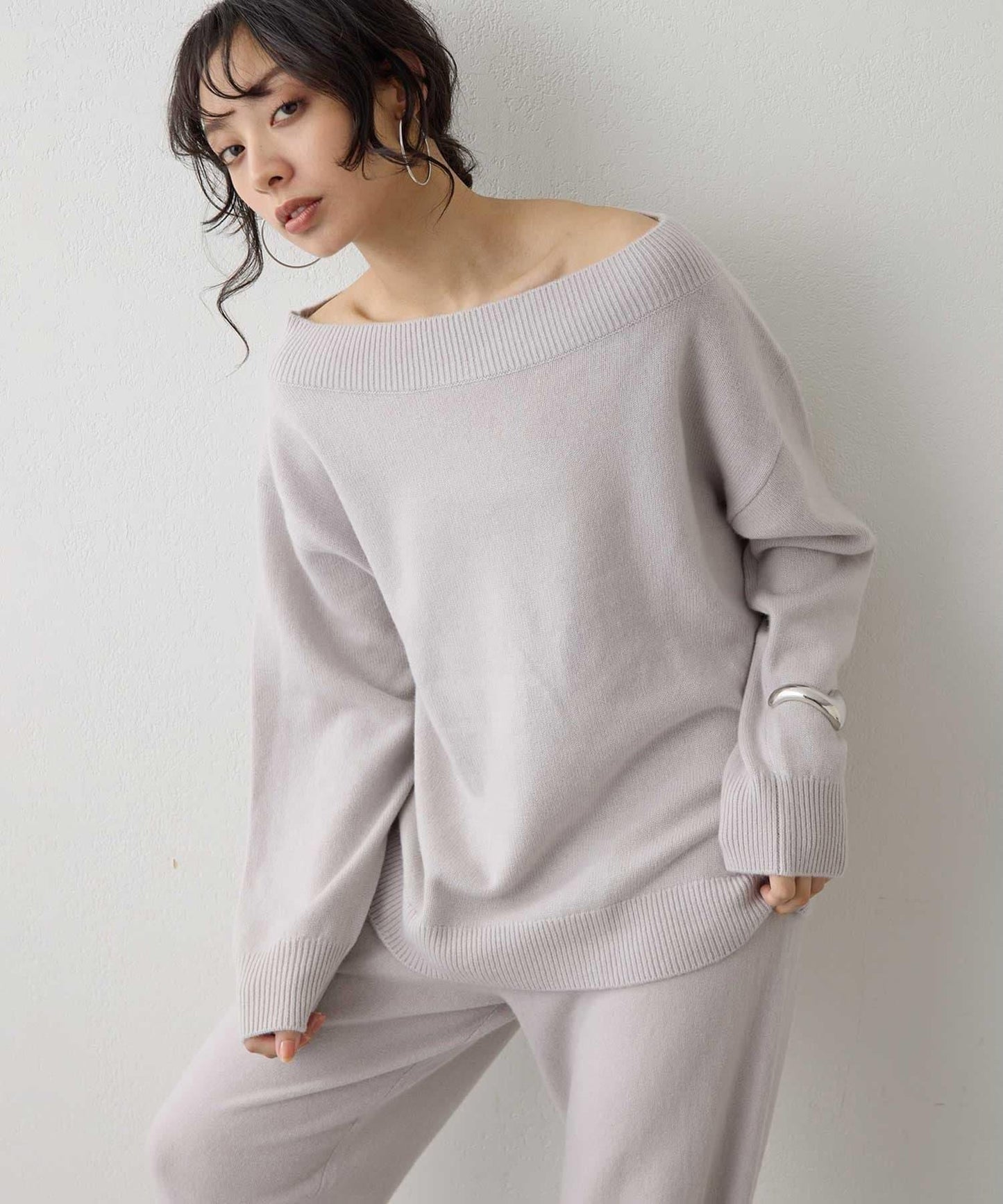 W/Ca一字肩套頭衫