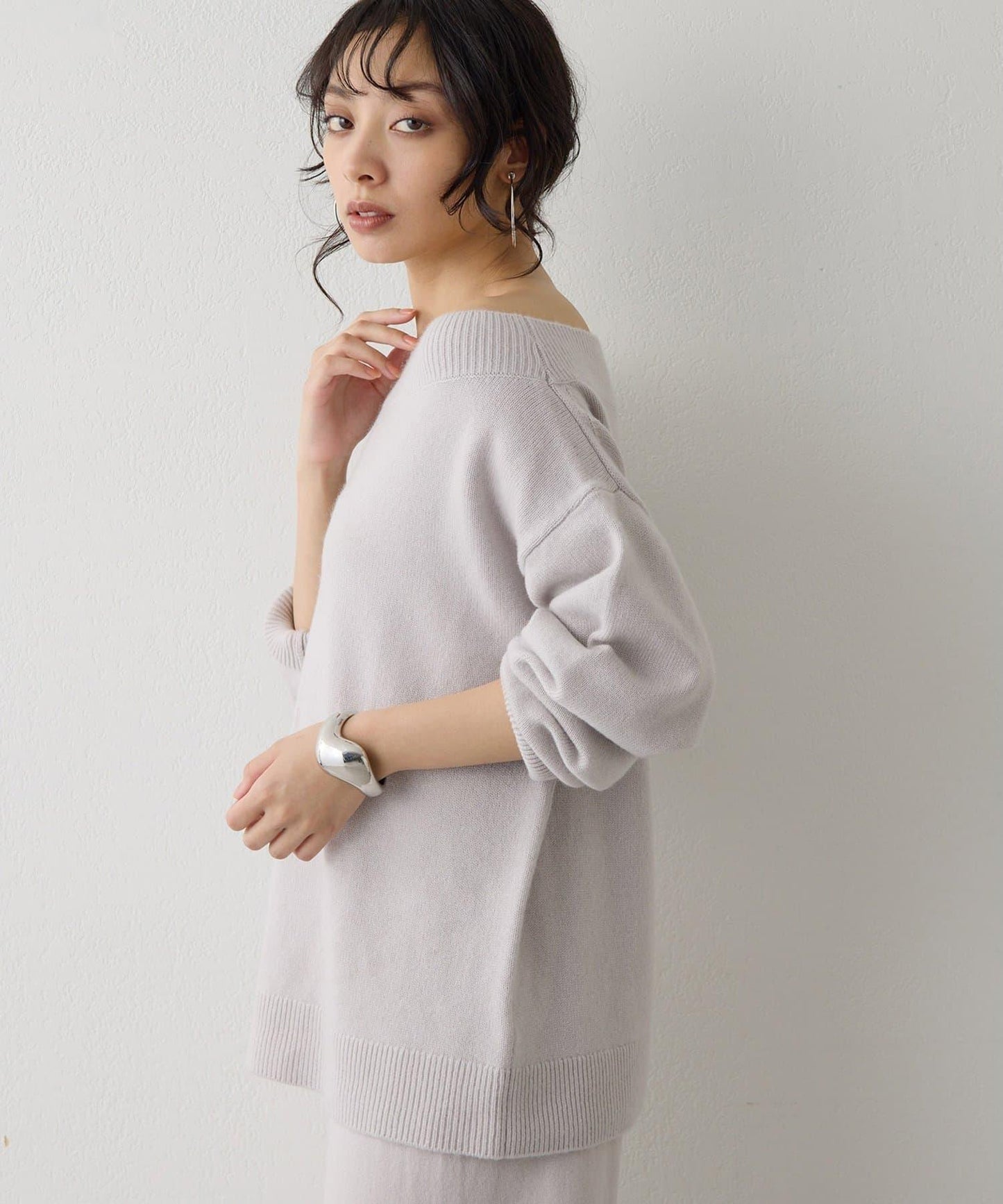 W/Ca一字肩套頭衫