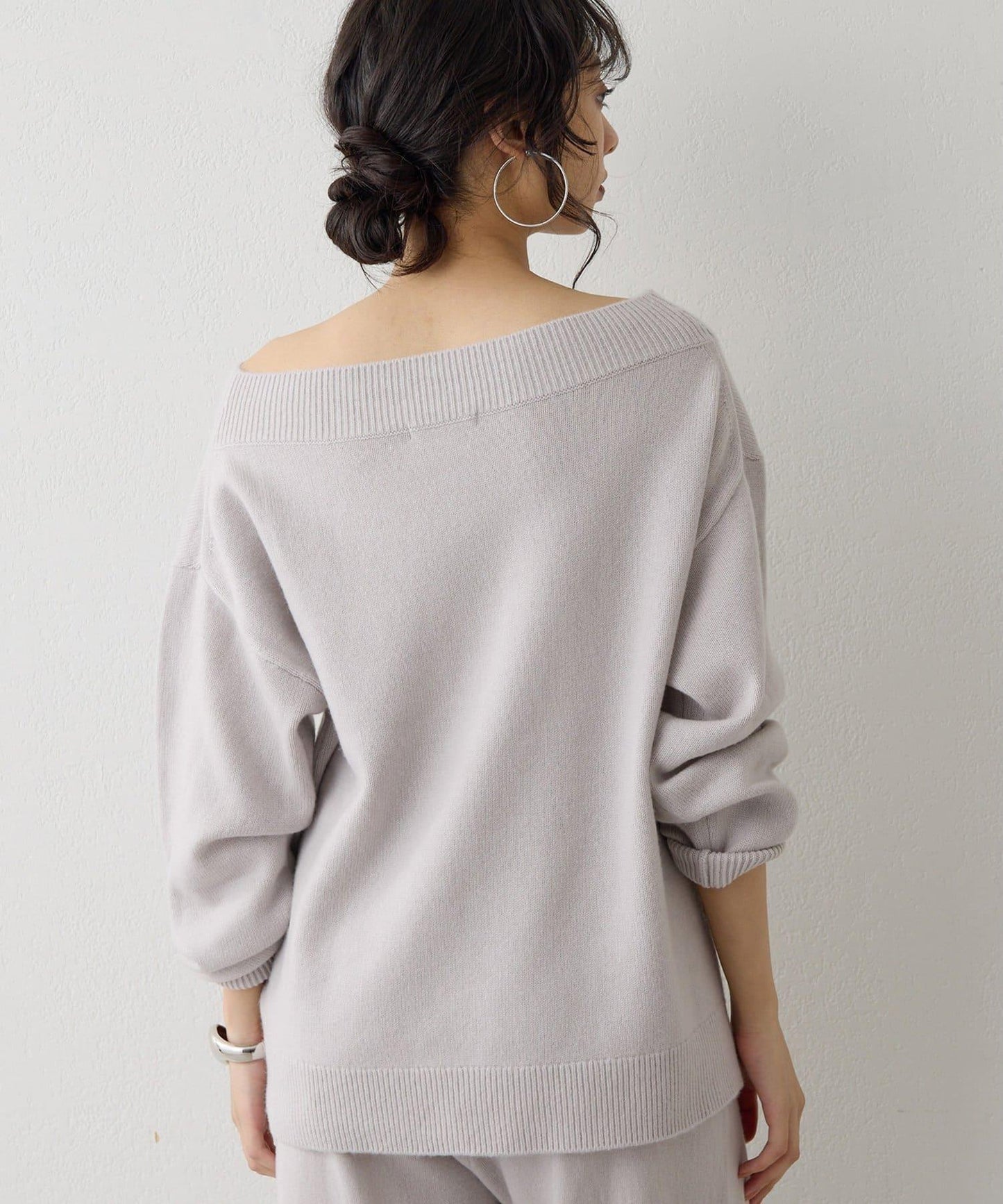 W/Ca一字肩套頭衫