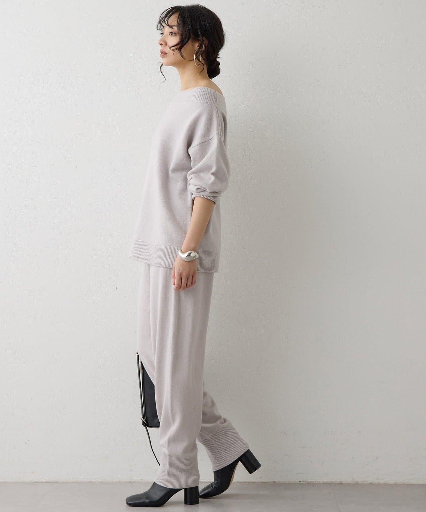 W/Ca一字肩套頭衫