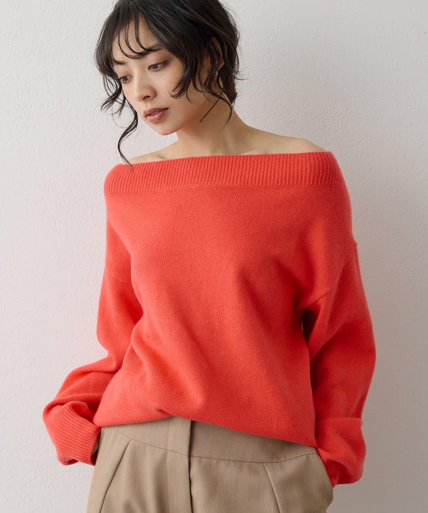 W/Ca一字肩套頭衫