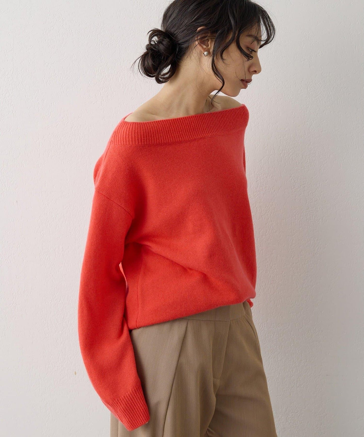 W/Ca一字肩套頭衫