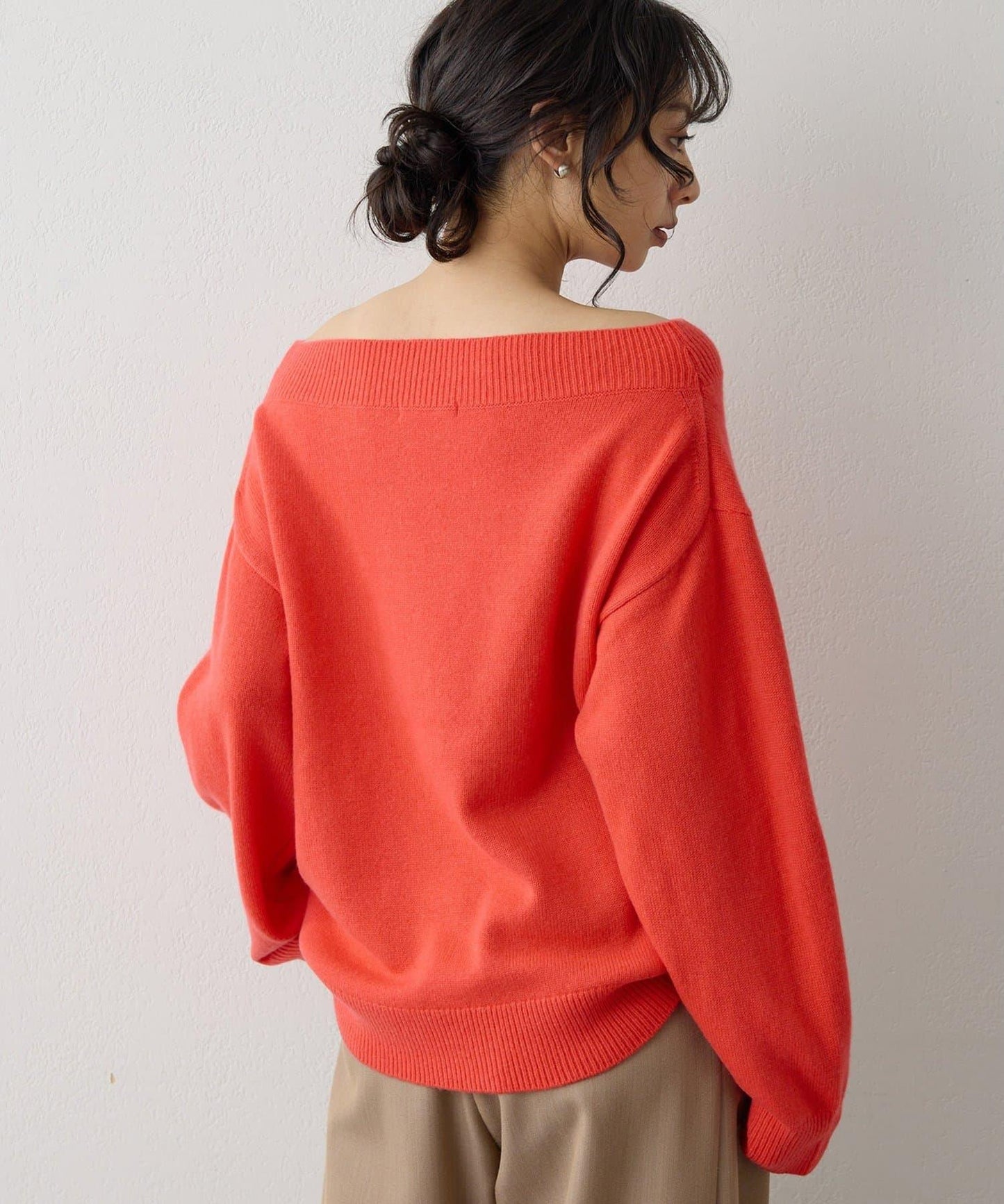 W/Ca一字肩套頭衫