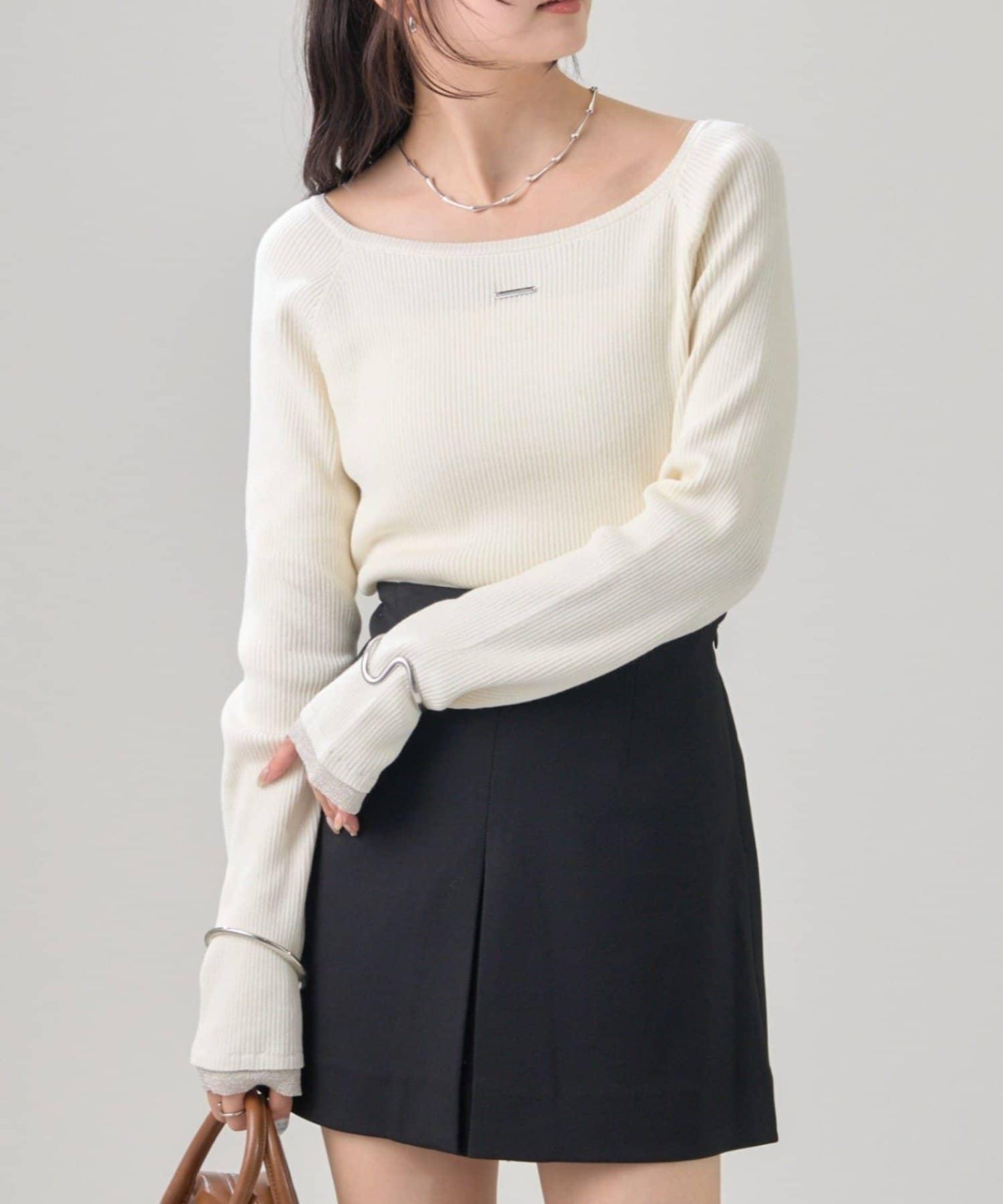 帶飾牌圓領羅紋針織衫