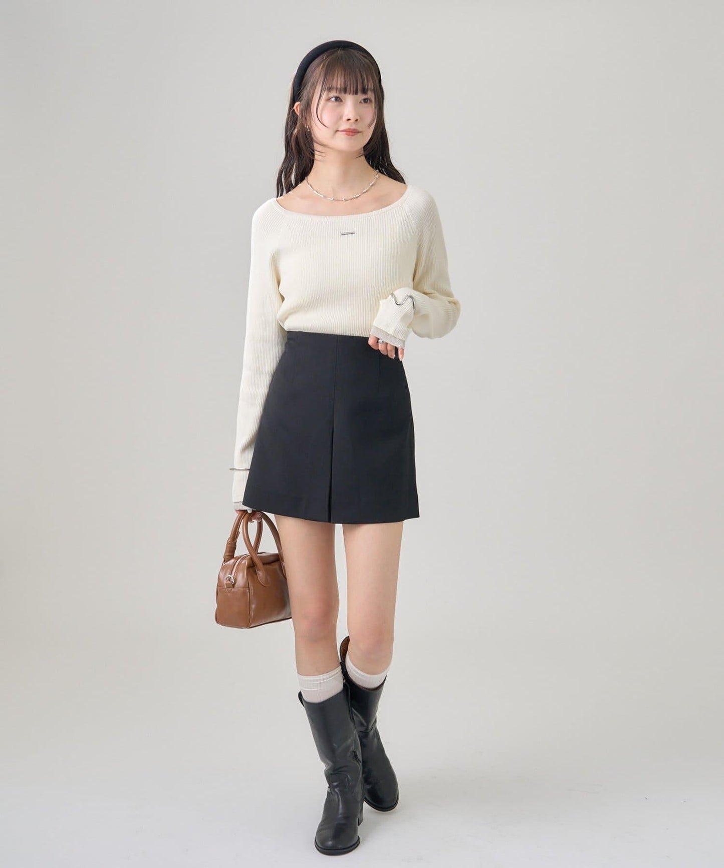 帶飾牌圓領羅紋針織衫