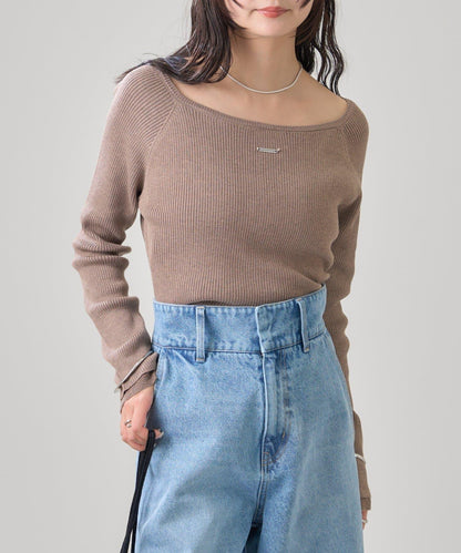 帶飾牌圓領羅紋針織衫