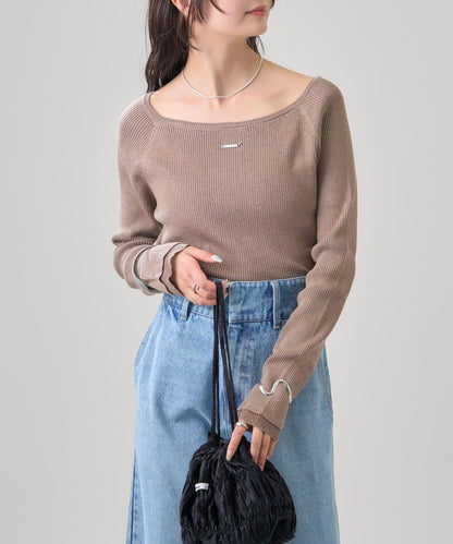帶飾牌圓領羅紋針織衫