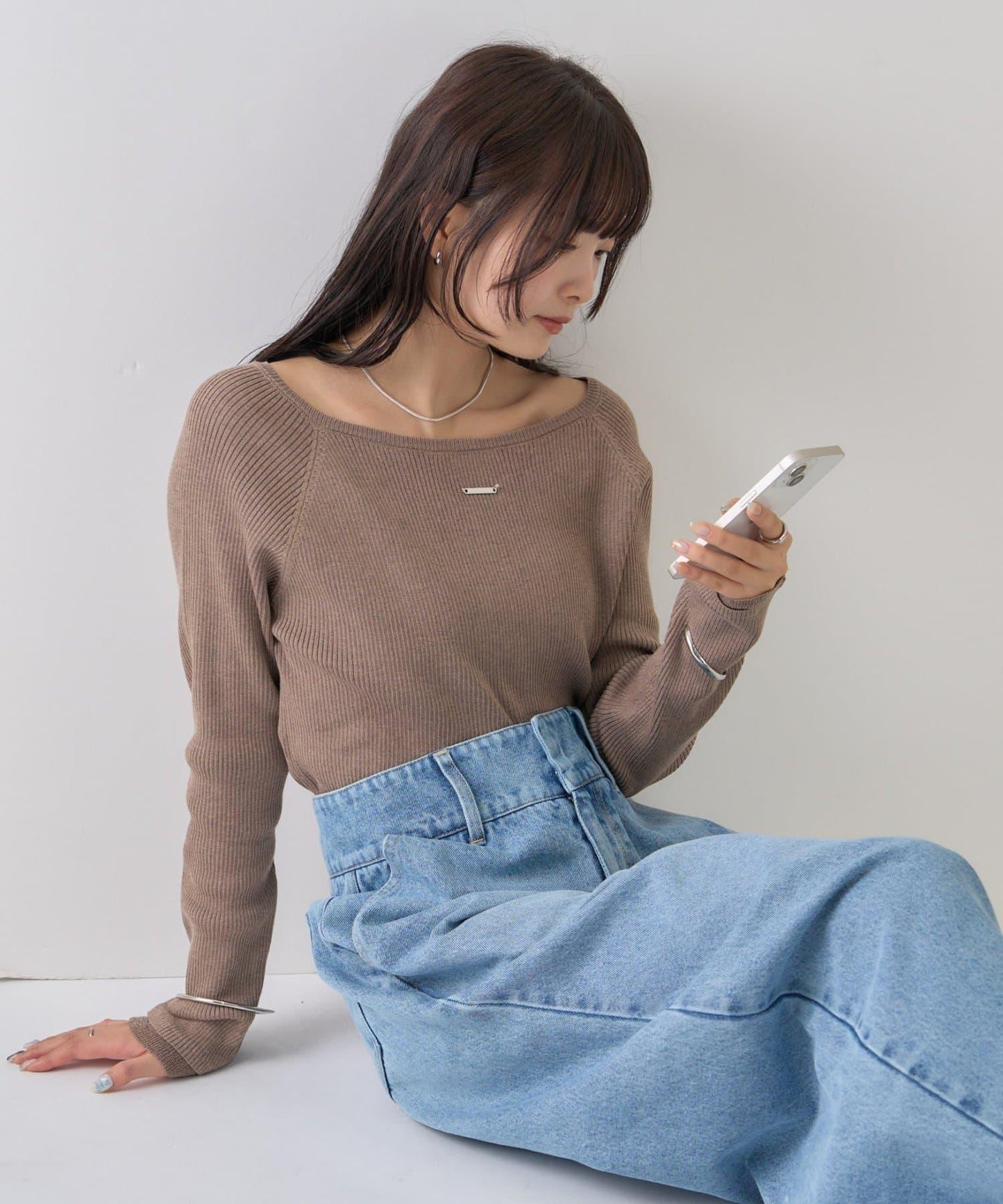 帶飾牌圓領羅紋針織衫