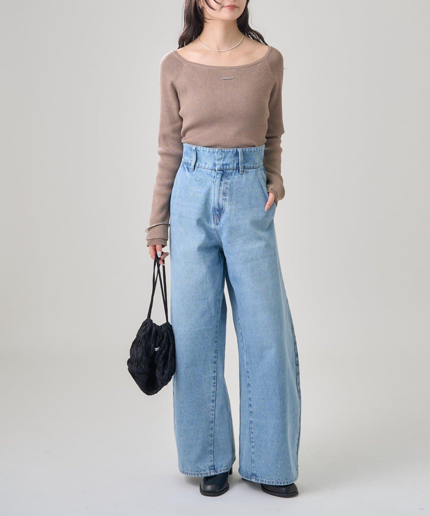 帶飾牌圓領羅紋針織衫