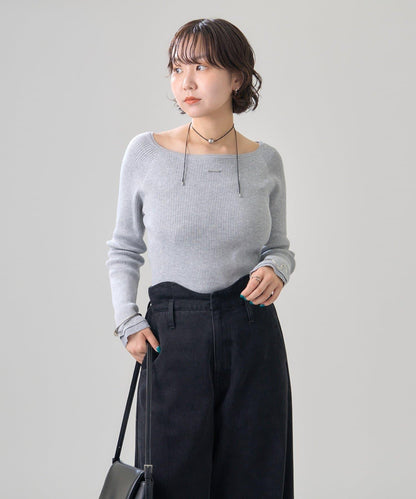 帶飾牌圓領羅紋針織衫