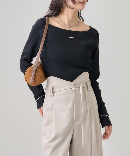 帶飾牌圓領羅紋針織衫