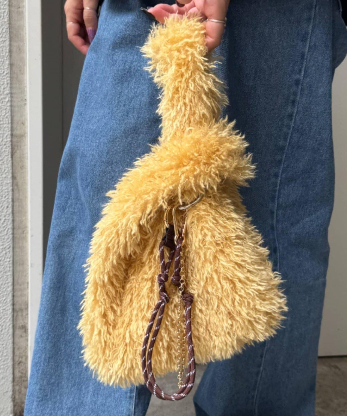 帶登山扣毛絨手提包