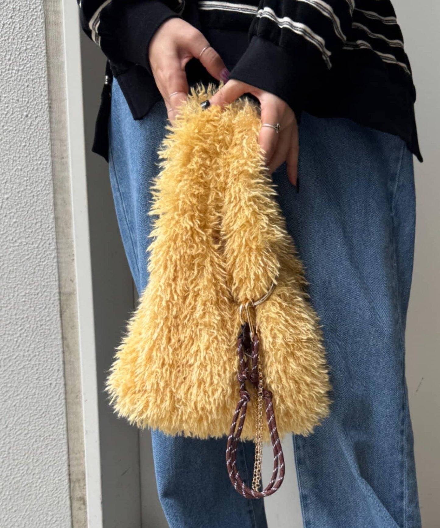 帶登山扣毛絨手提包