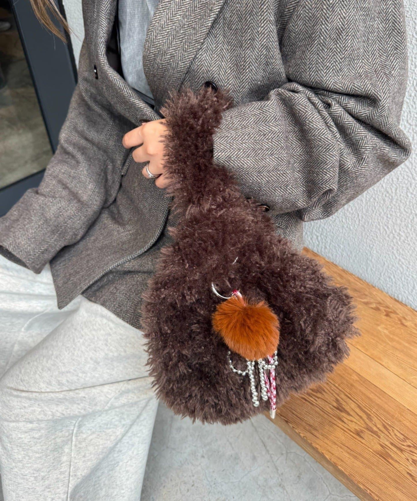 帶登山扣毛絨手提包