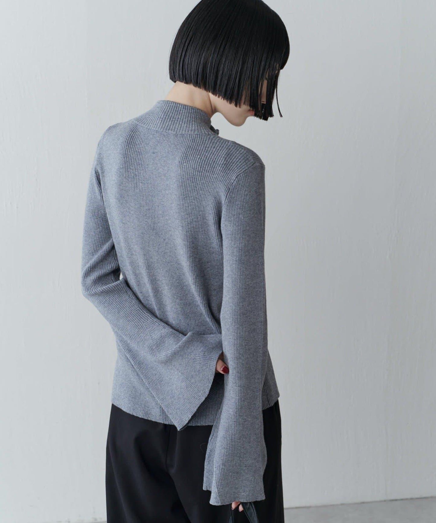 喇叭袖拉鍊套頭衫