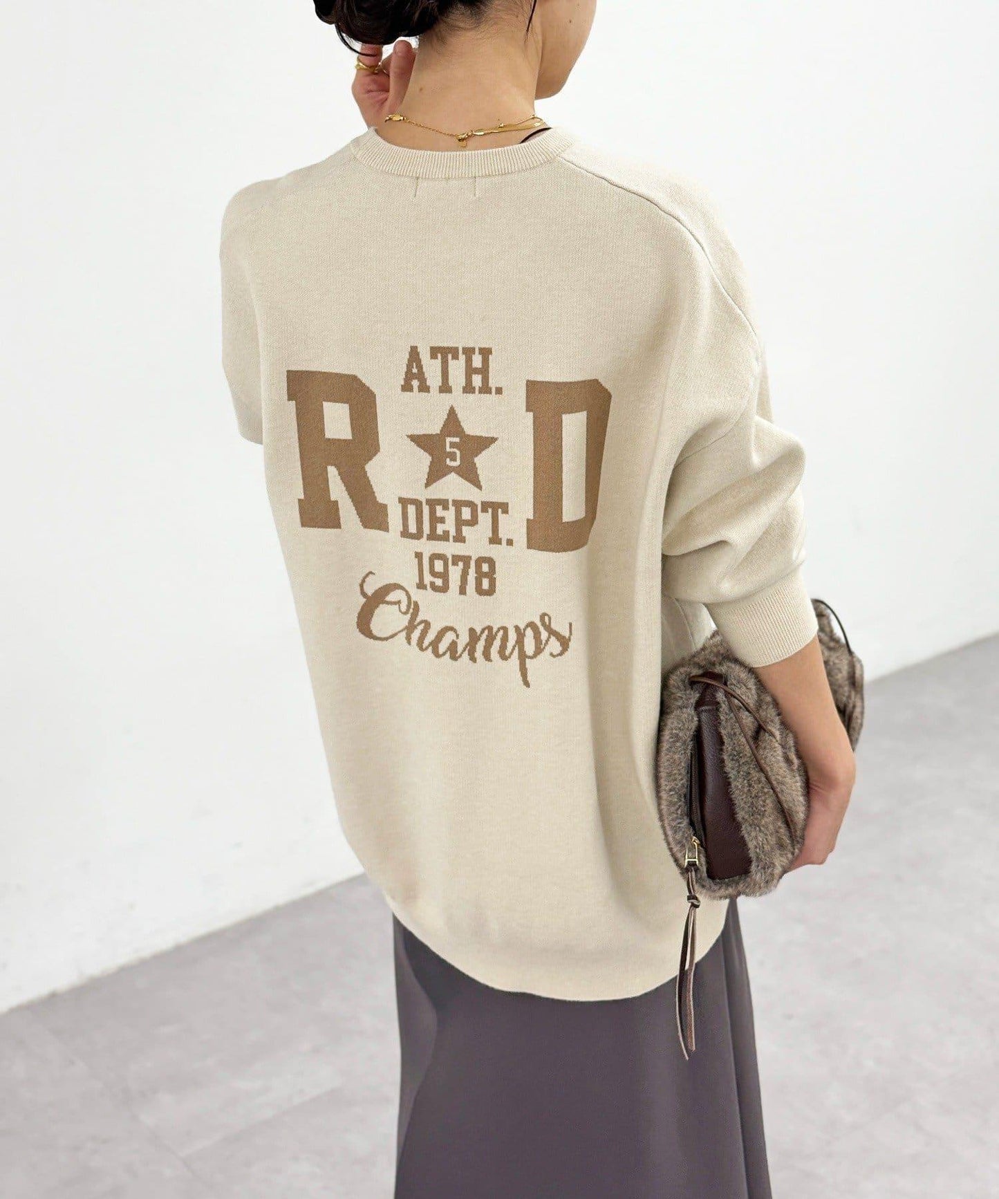 【背部標誌吸睛】運動標誌針織衫