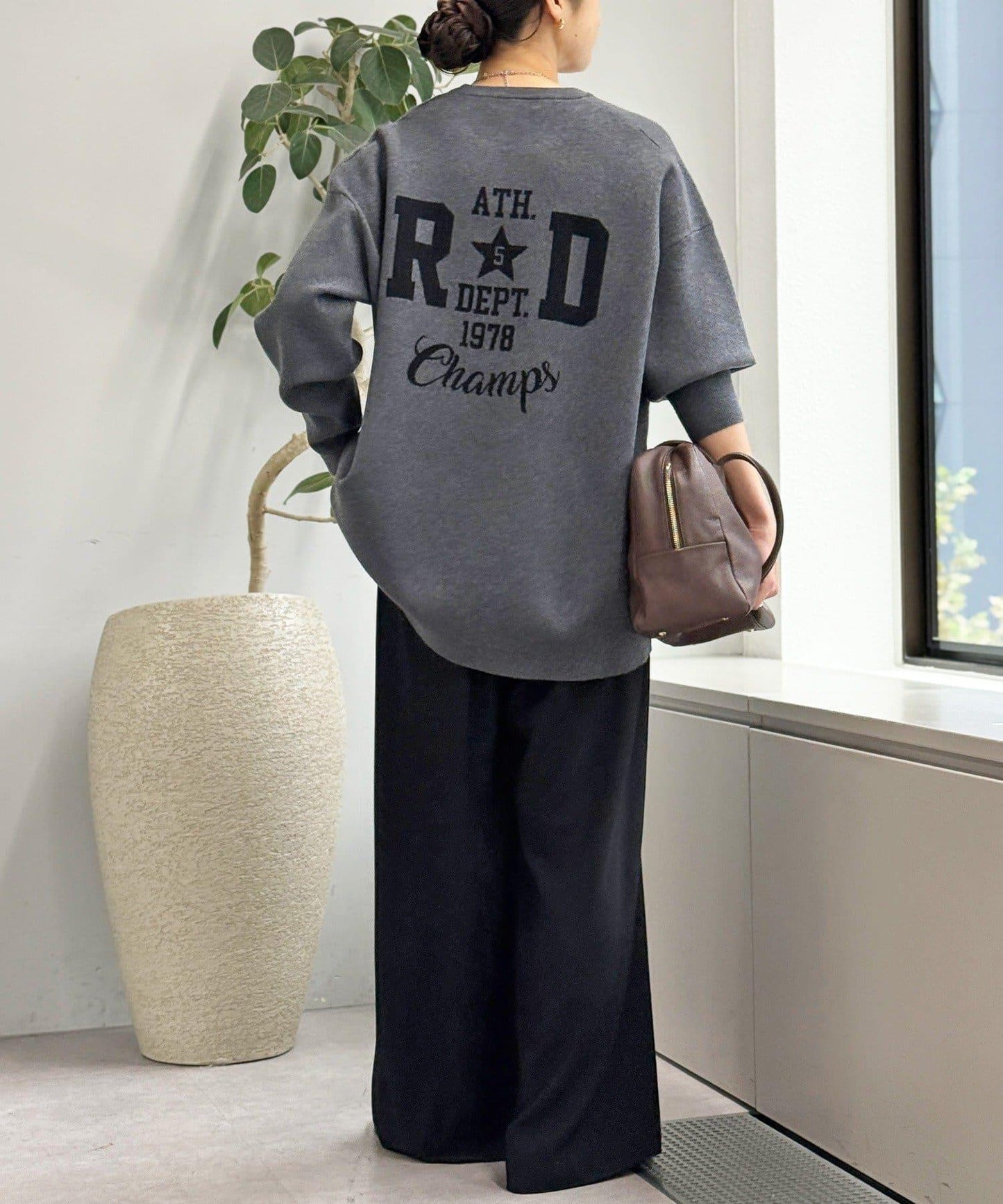 【背部標誌吸睛】運動標誌針織衫