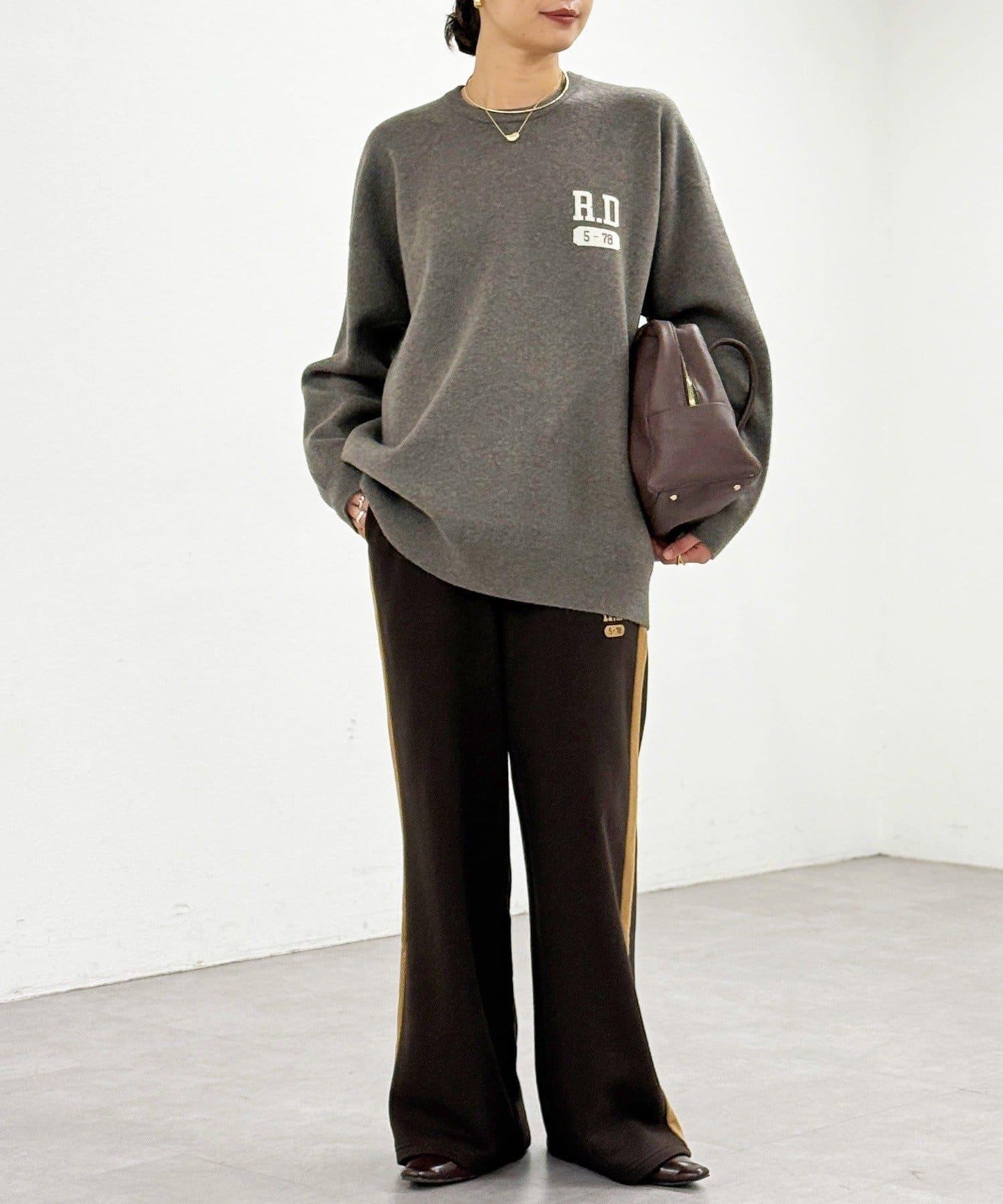 【背部標誌吸睛】運動標誌針織衫