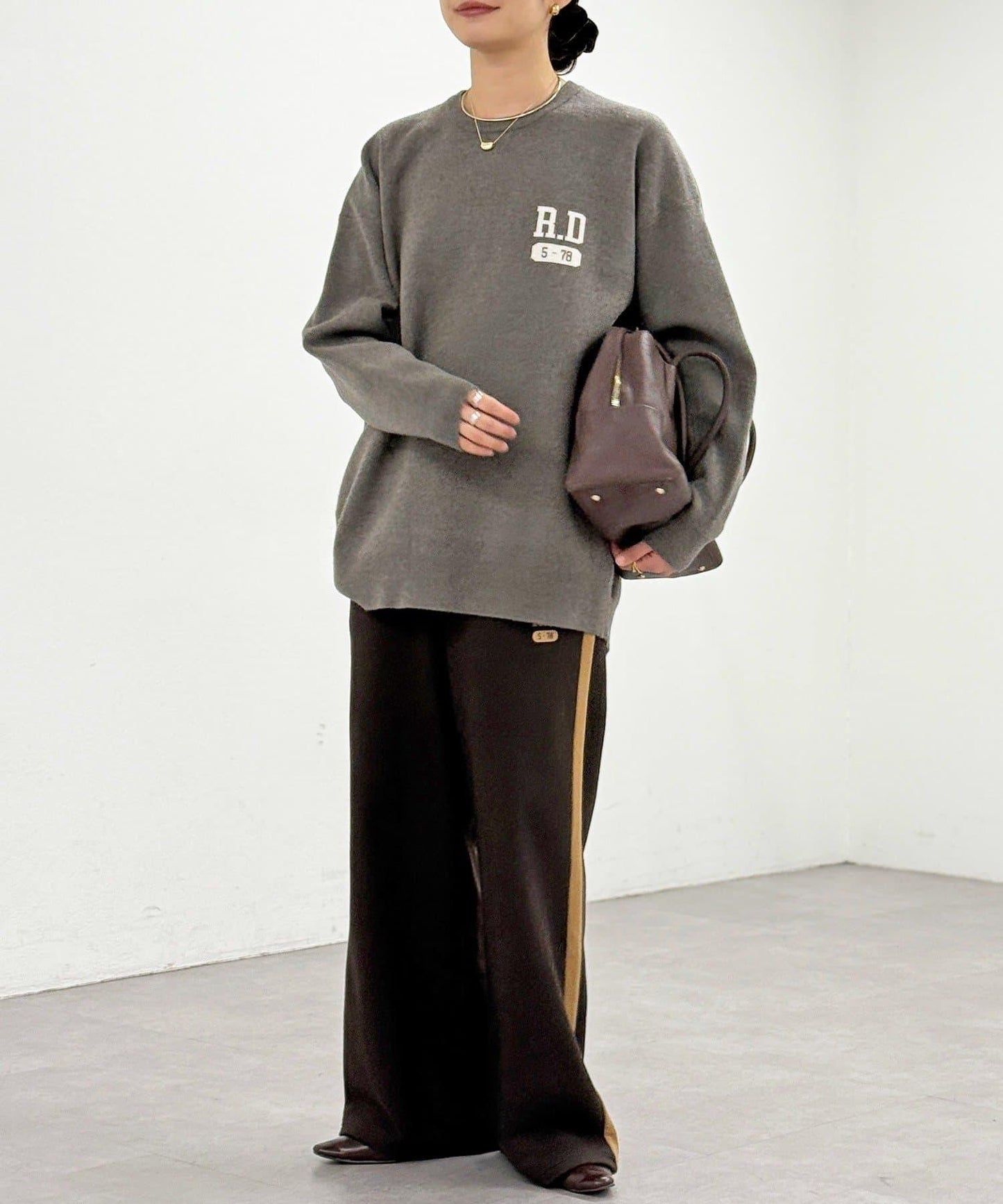 【背部標誌吸睛】運動標誌針織衫