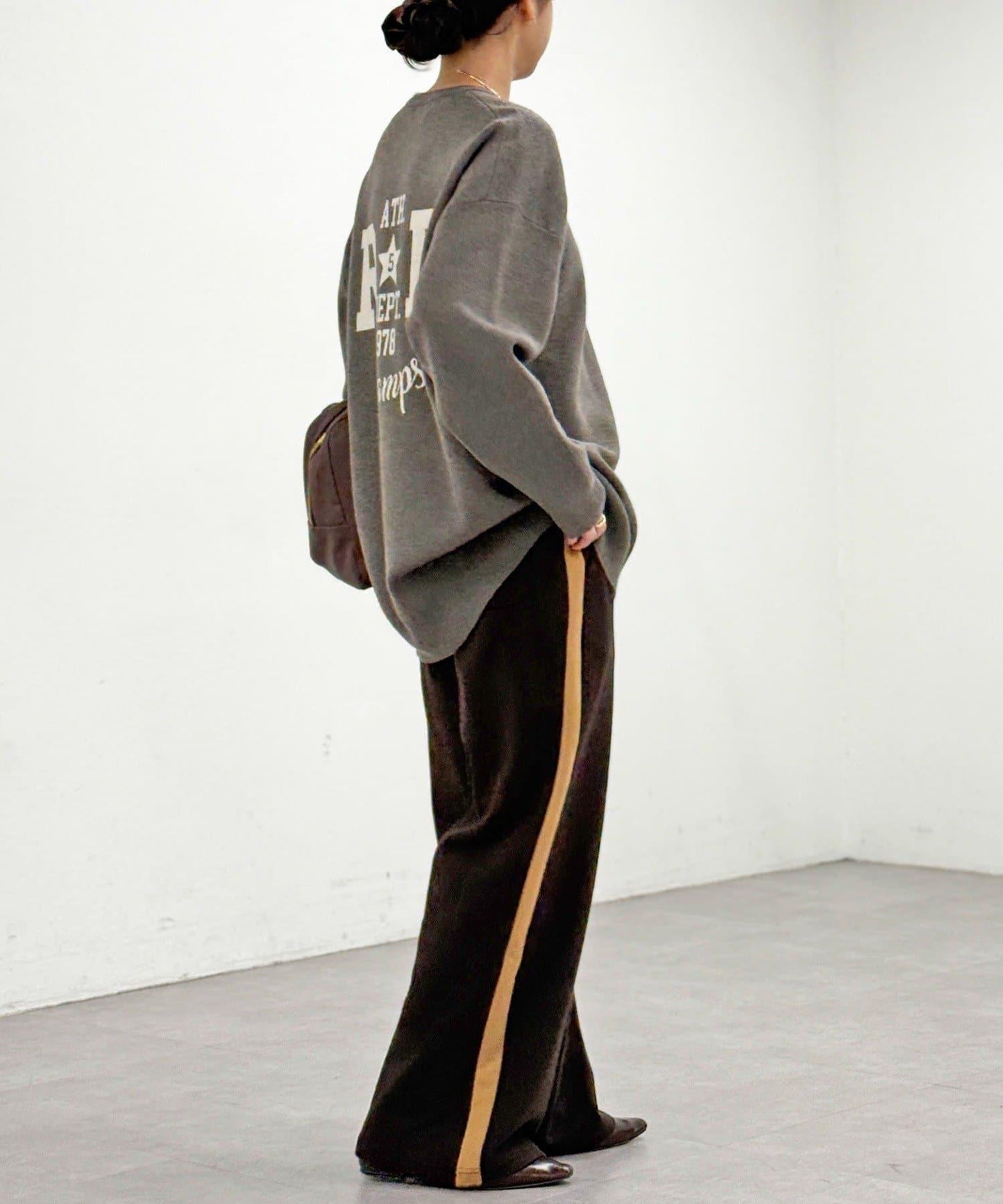 【背部標誌吸睛】運動標誌針織衫