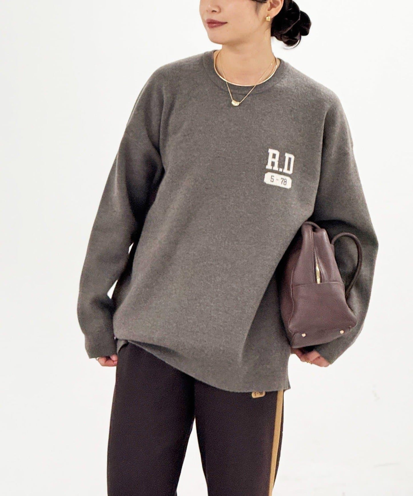 【背部標誌吸睛】運動標誌針織衫