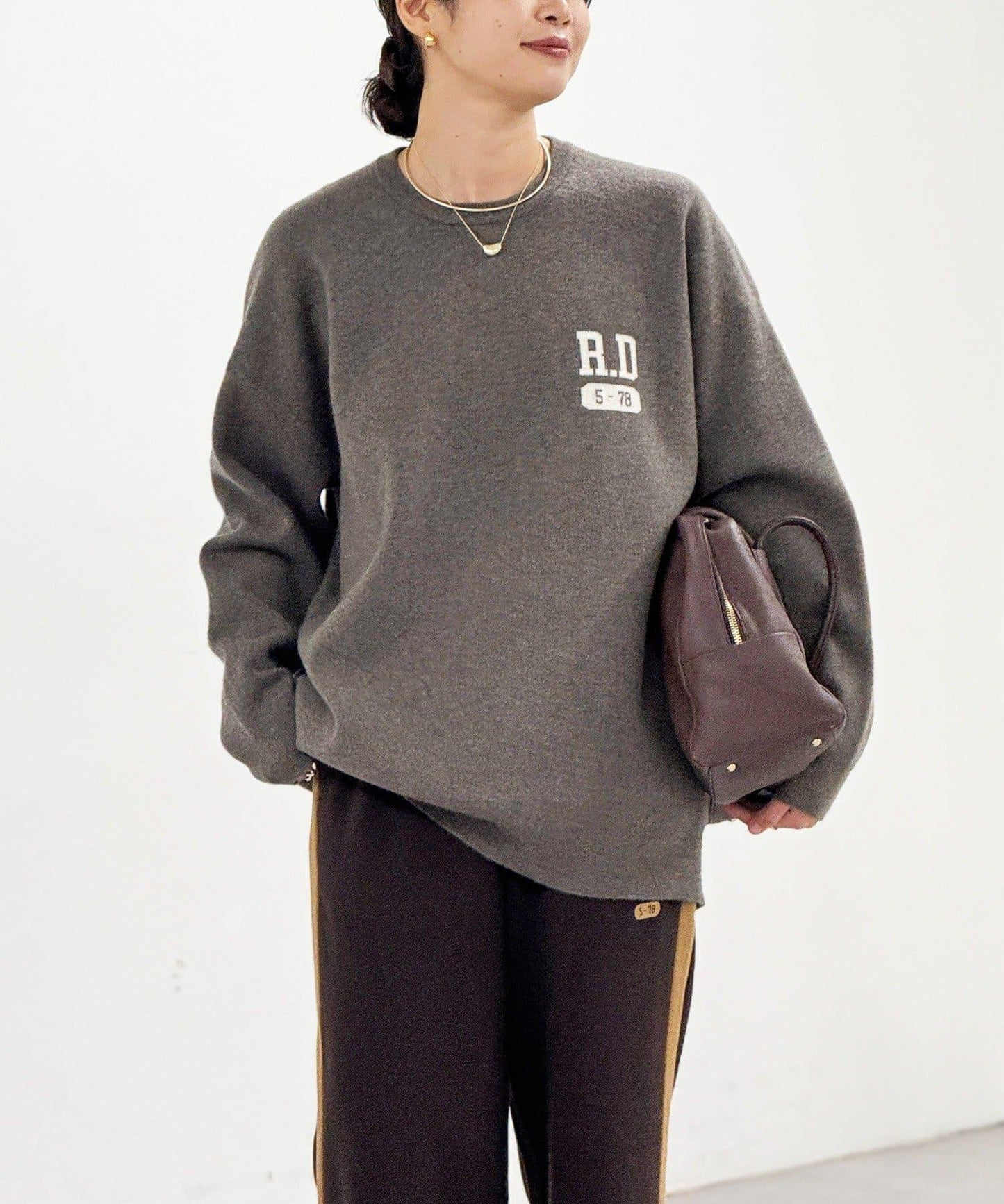 【背部標誌吸睛】運動標誌針織衫