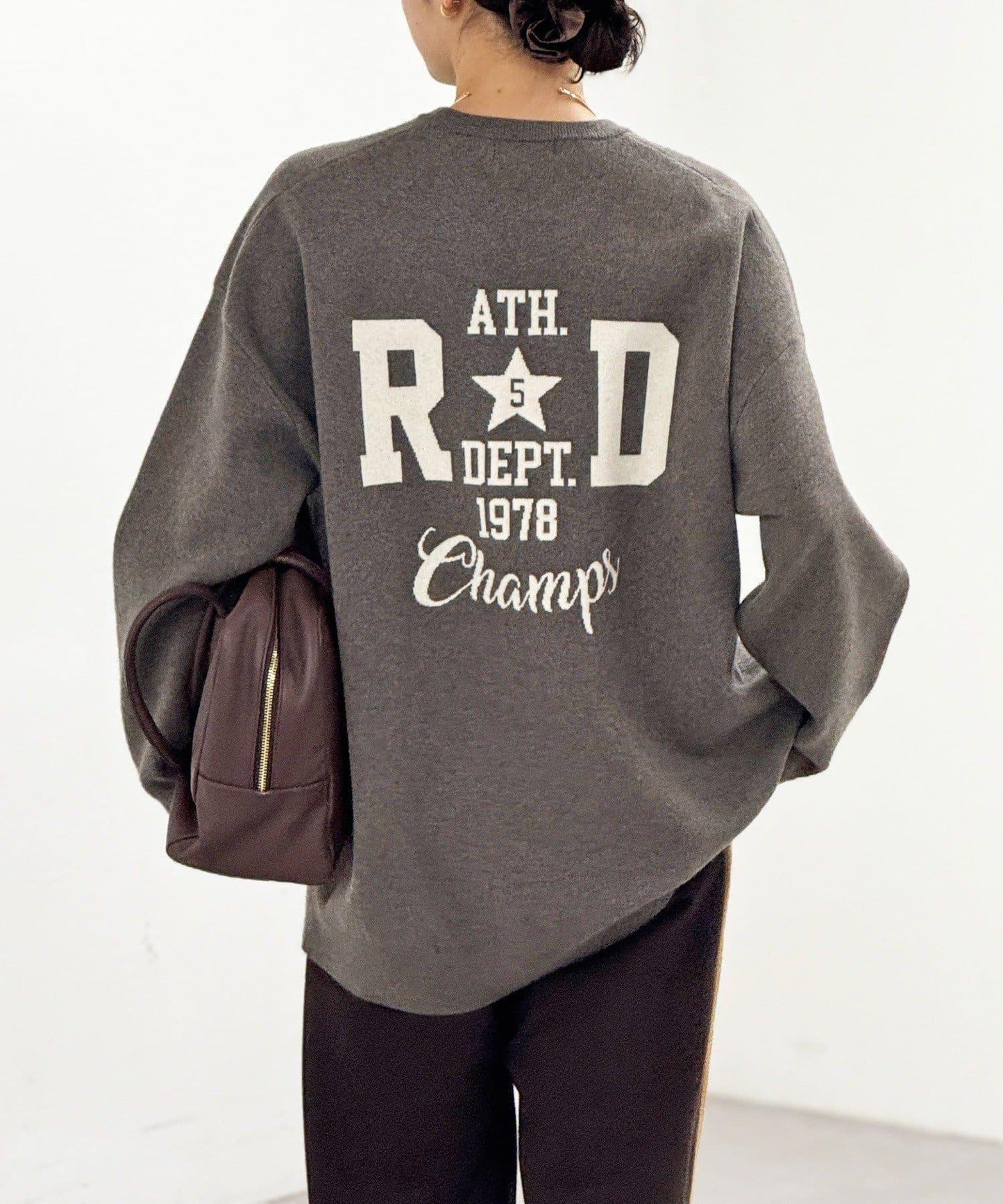 【背部標誌吸睛】運動標誌針織衫