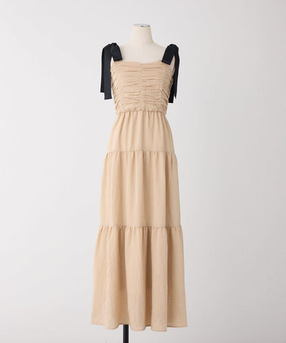 背部鏤空吊帶連衣裙