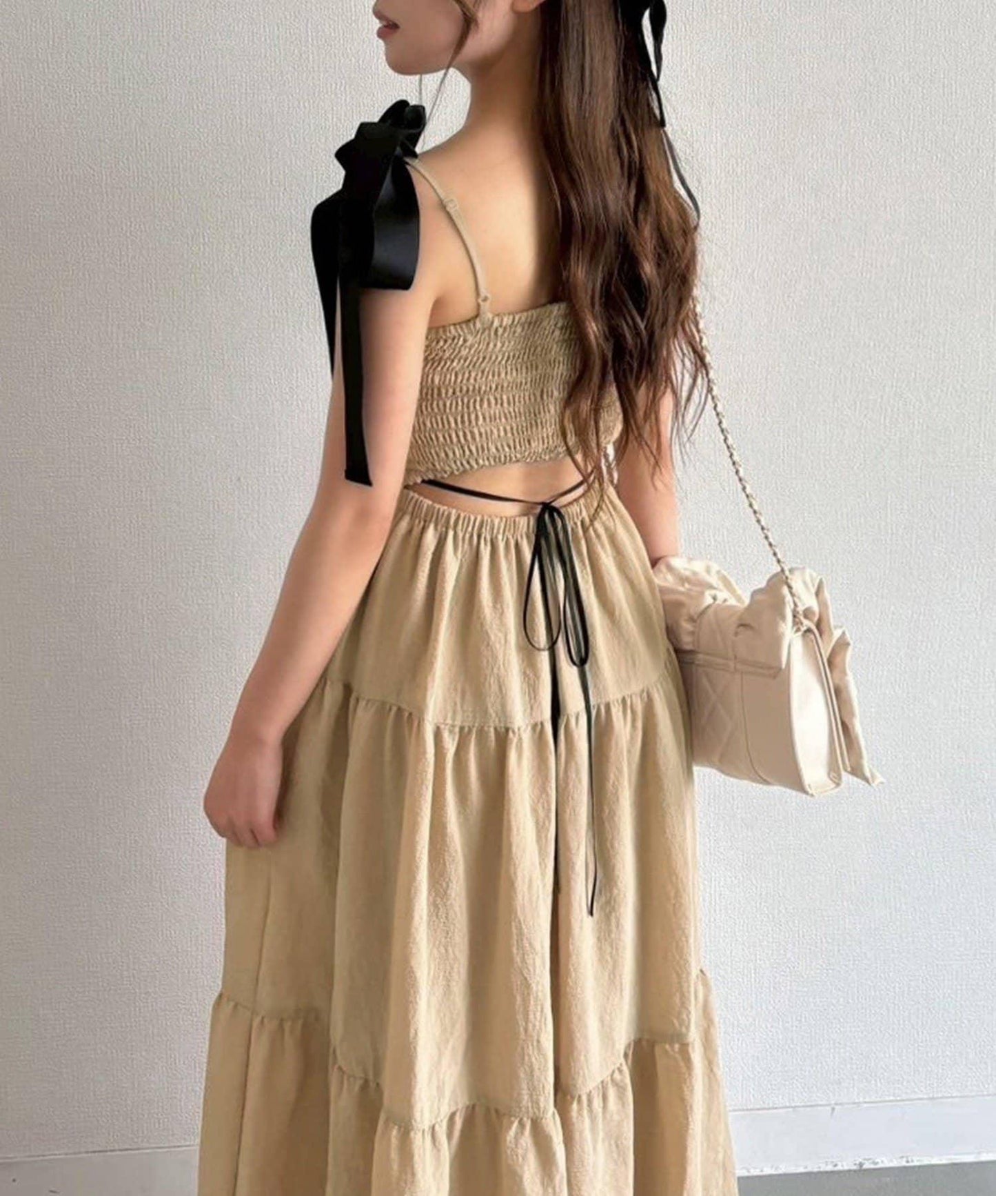 背部鏤空吊帶連衣裙