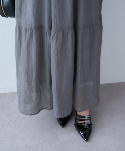 背部鏤空吊帶連衣裙