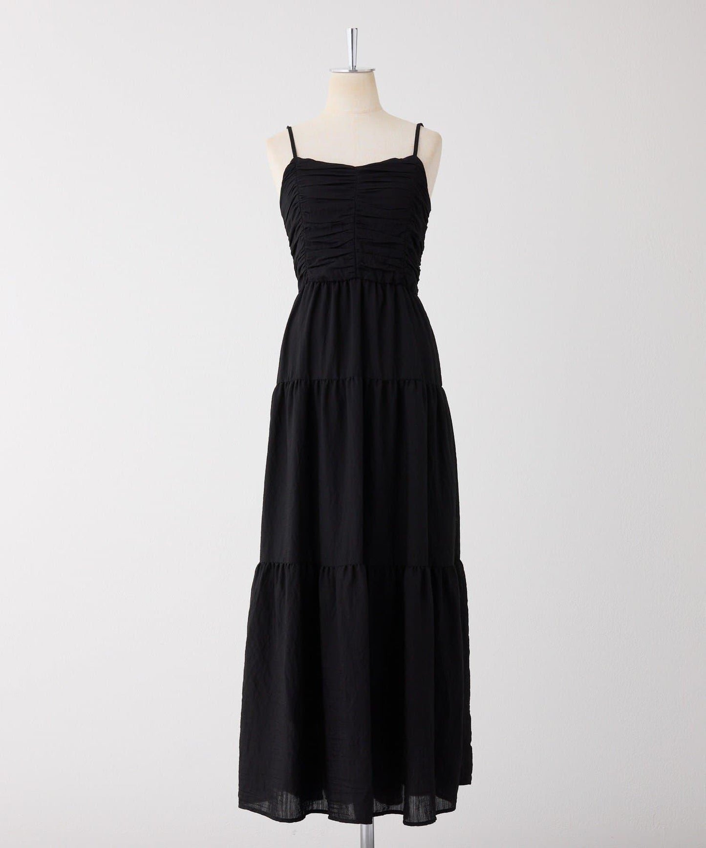 背部鏤空吊帶連衣裙