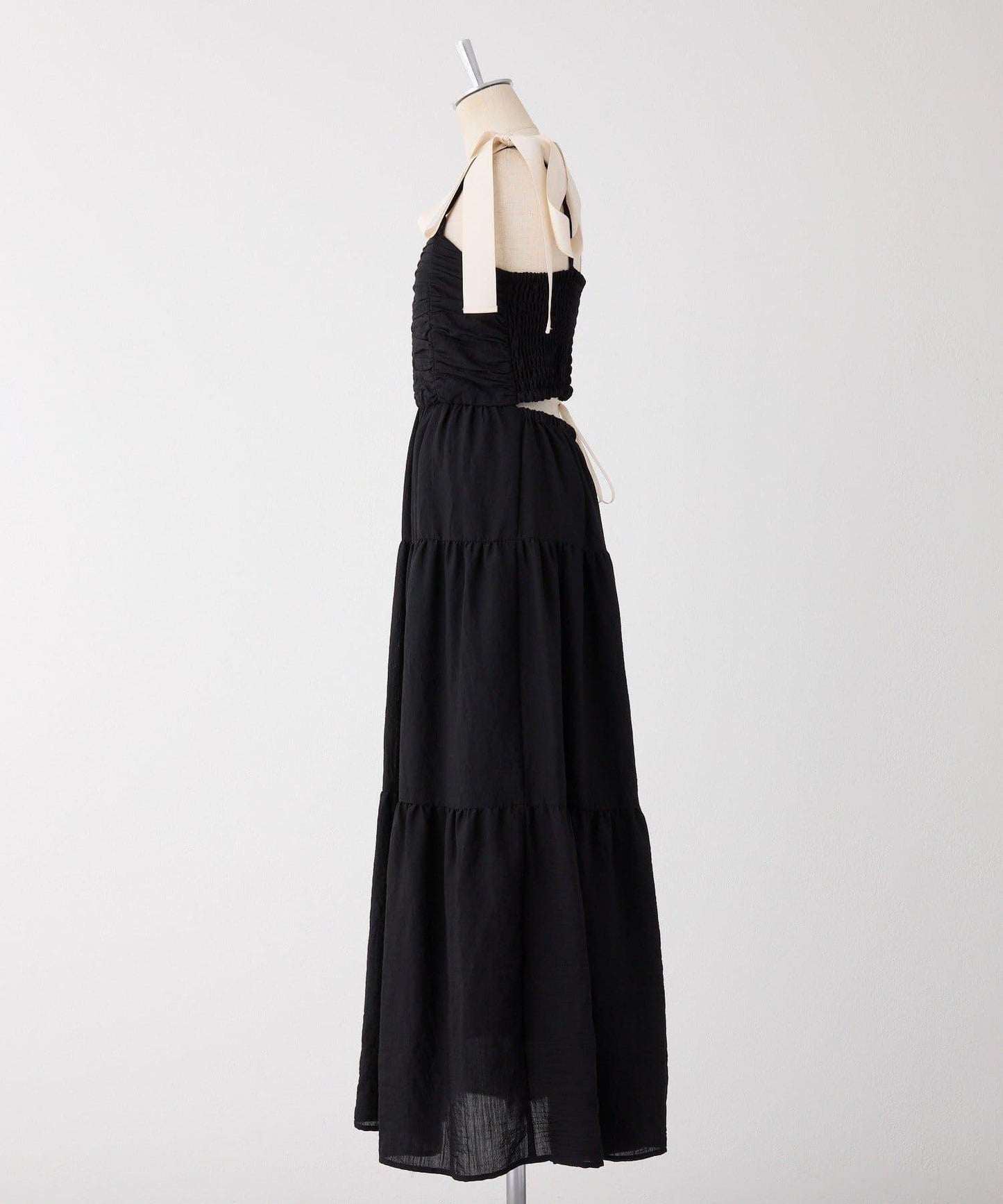 背部鏤空吊帶連衣裙