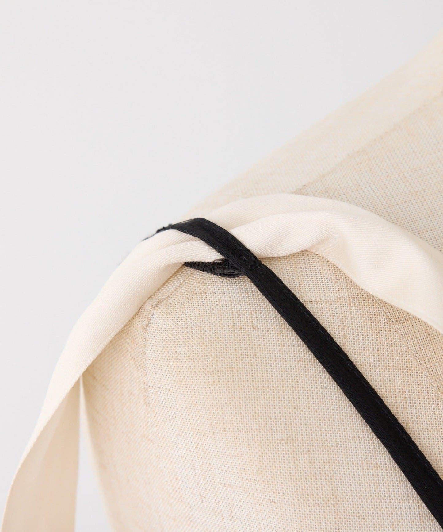 背部鏤空吊帶連衣裙