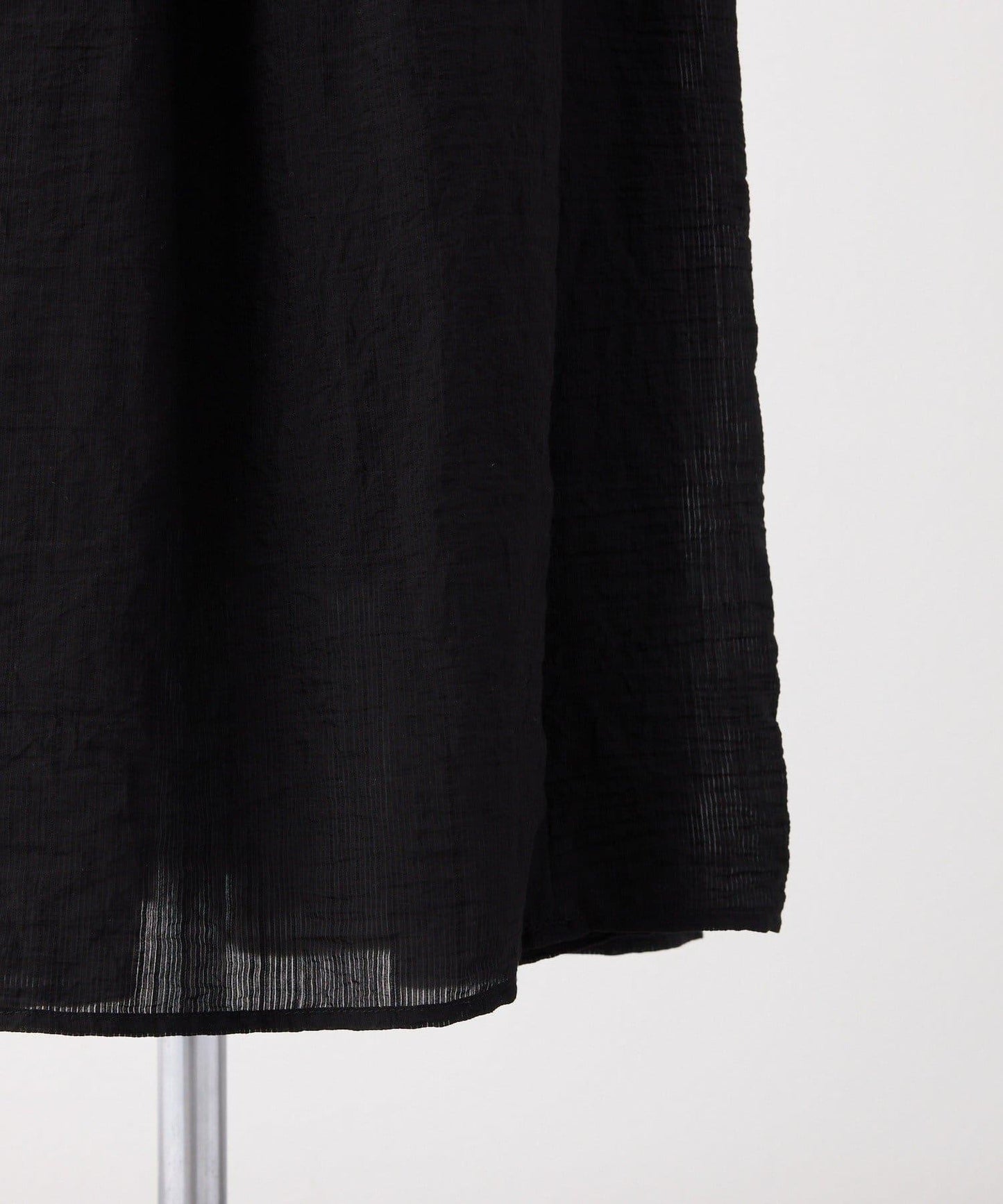 背部鏤空吊帶連衣裙