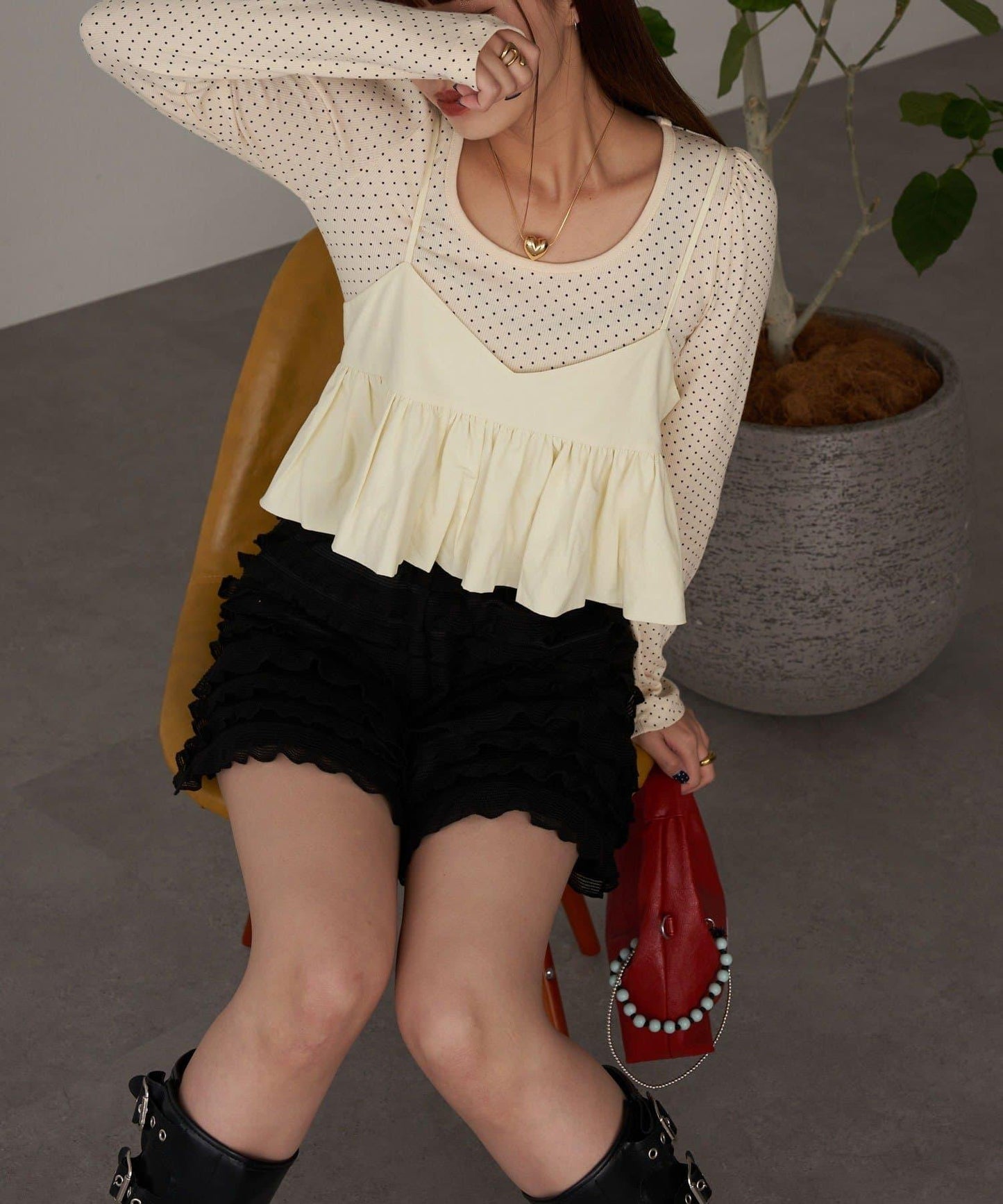 泡泡袖荷葉邊吊帶上衣