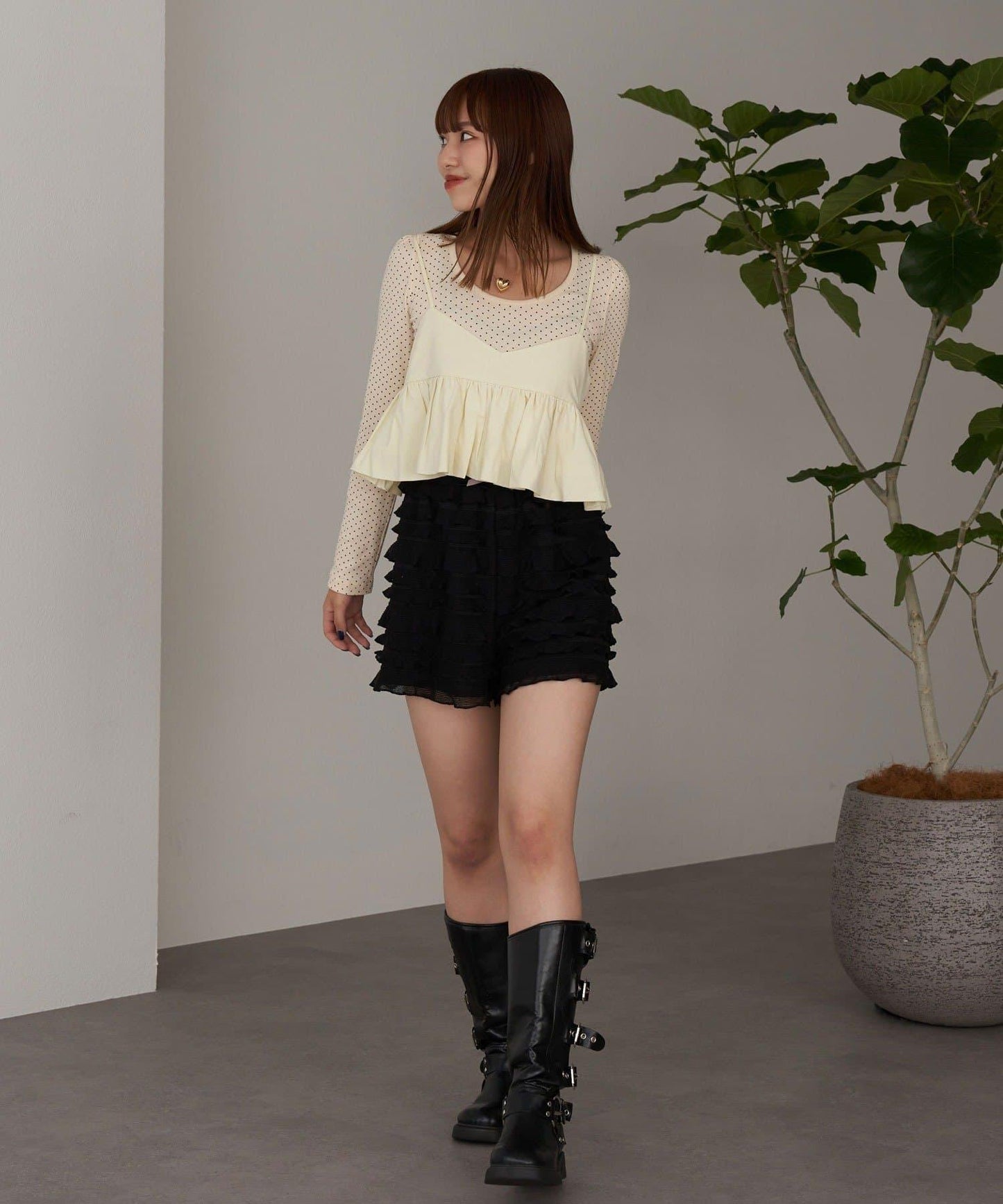 泡泡袖荷葉邊吊帶上衣