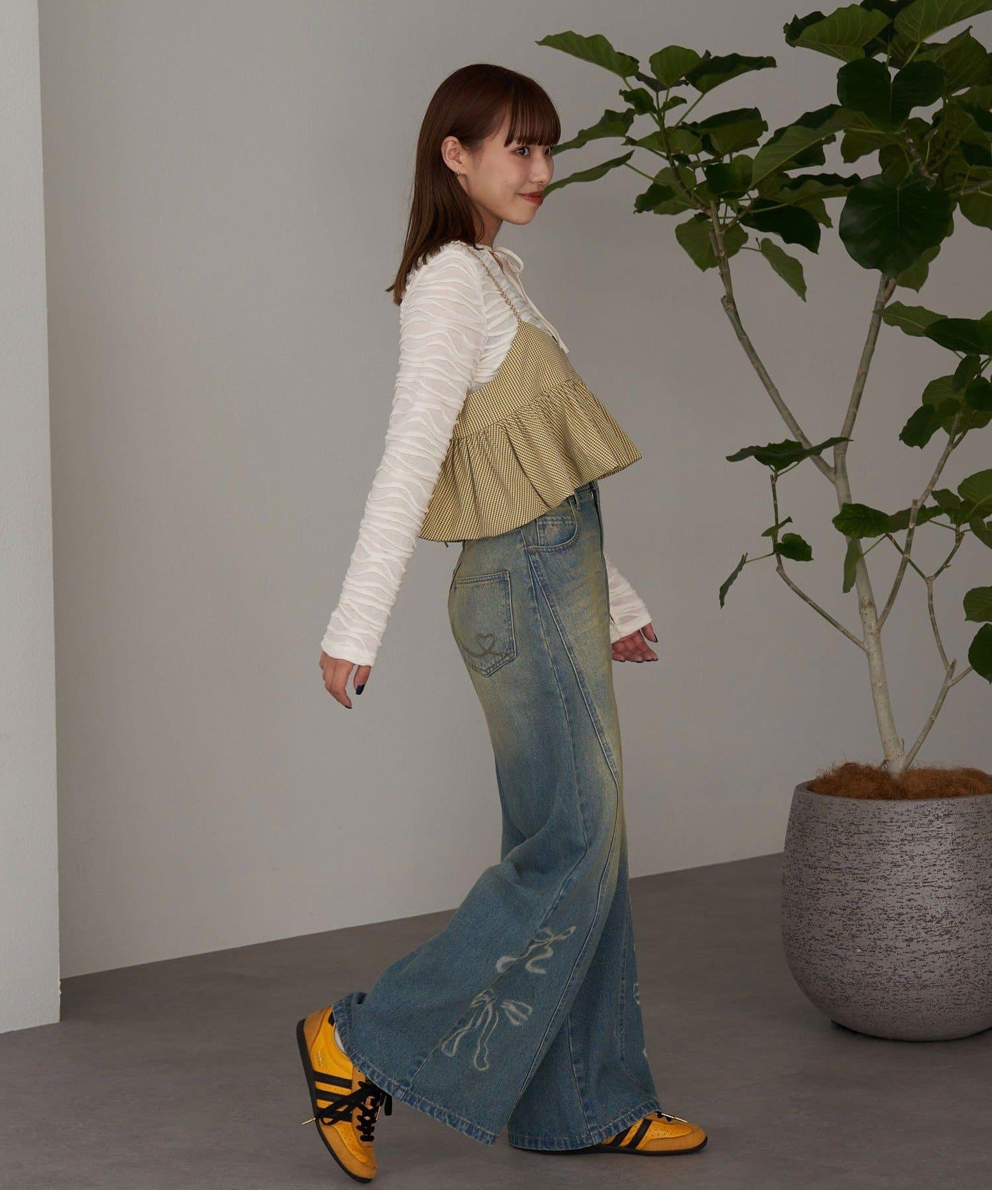 泡泡袖荷葉邊吊帶上衣