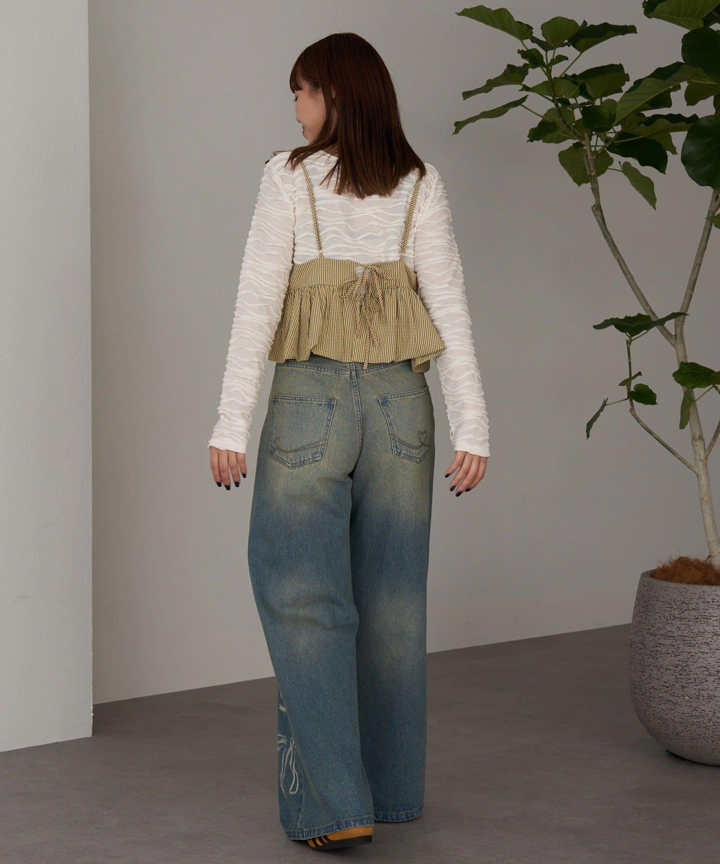 泡泡袖荷葉邊吊帶上衣