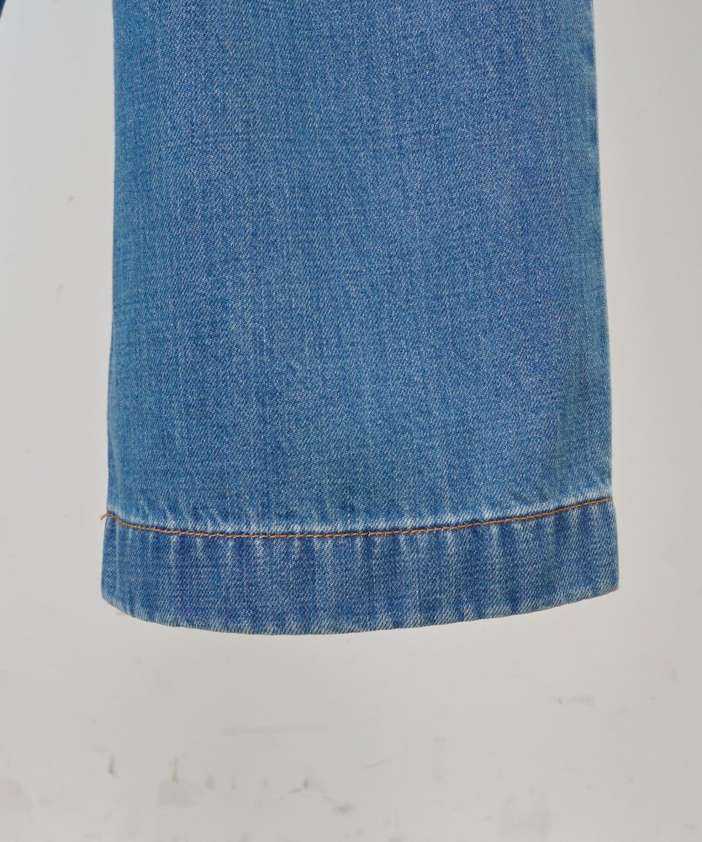 《フルカワコラボ》寬鬆褶皺牛仔褲