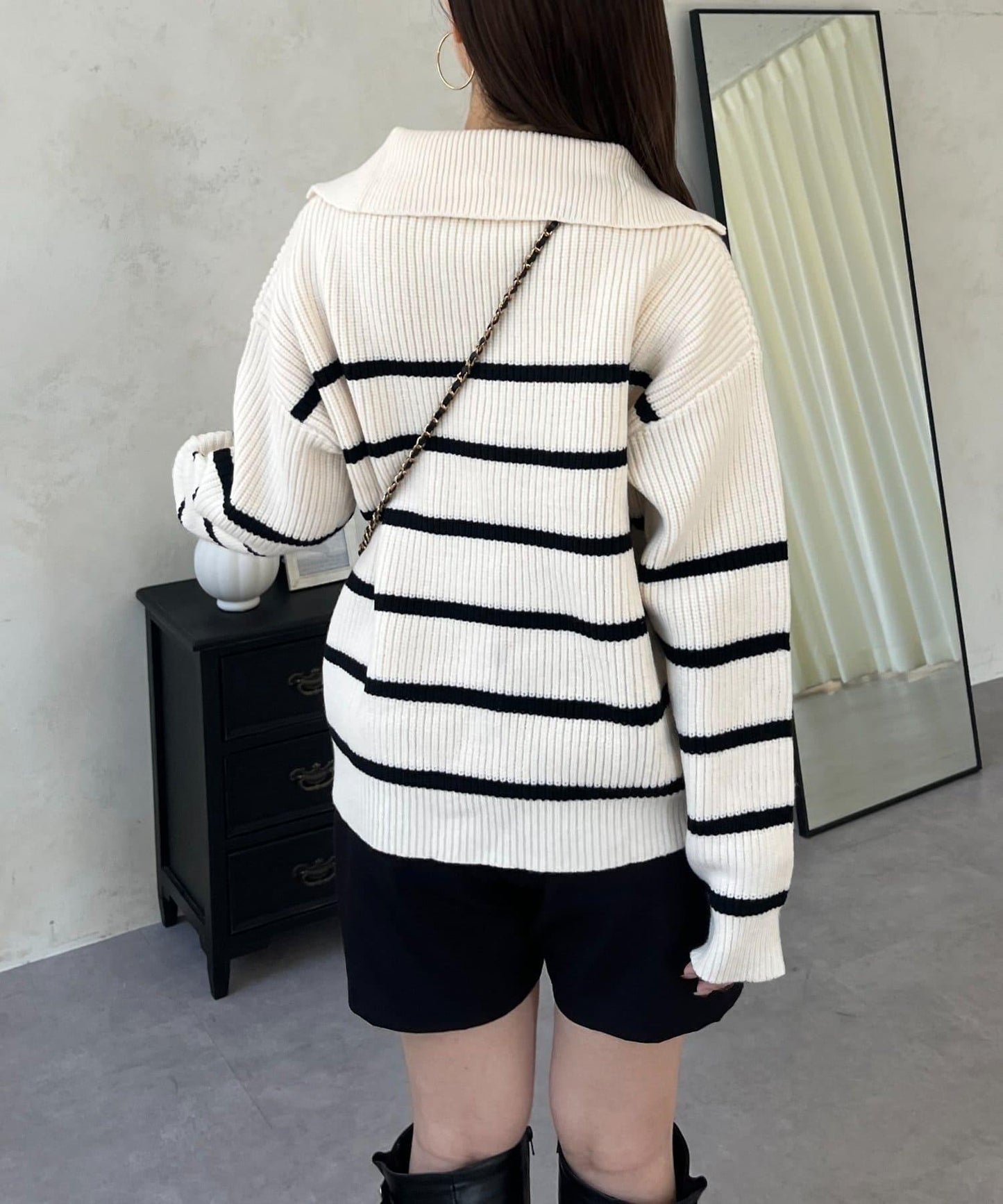 徽章標誌半拉鍊條紋針織衫