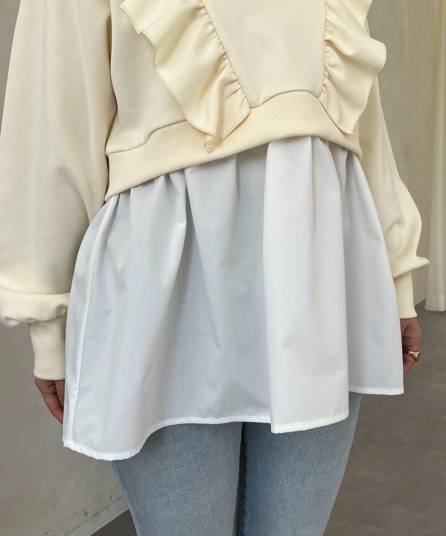 荷葉邊拼接荷葉下襬衛衣