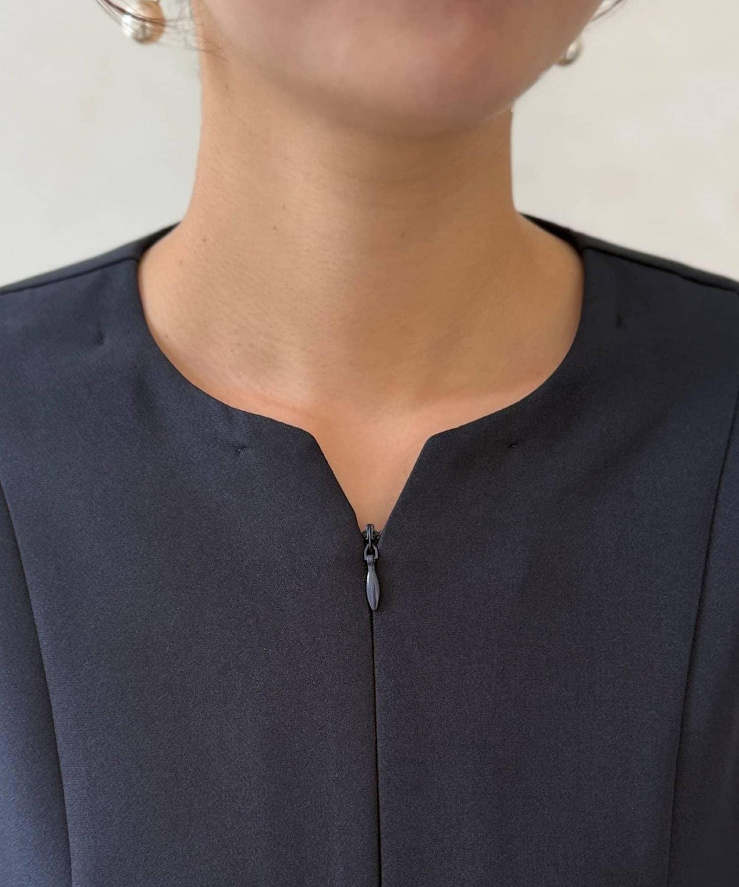 【MAYURI企畫】【適合正式場合】可拆卸領前拉鍊荷葉邊下襬襯衫