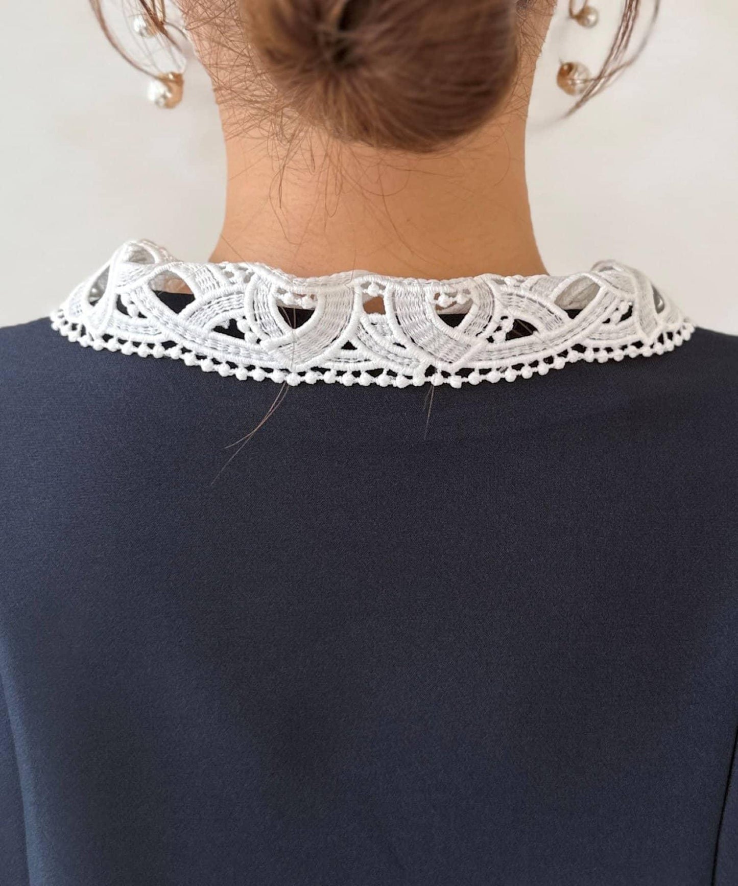 【MAYURI企畫】【適合正式場合】可拆卸領前拉鍊荷葉邊下襬襯衫