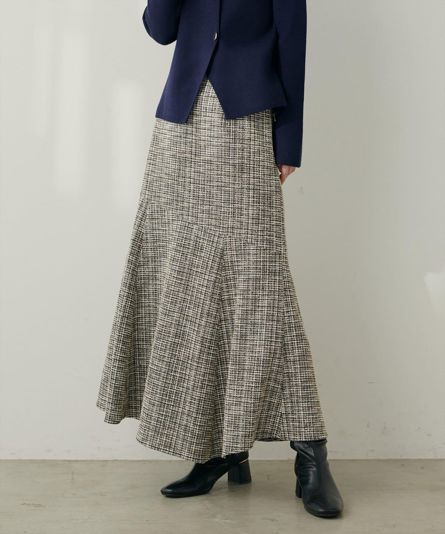 不對稱下襬粗花呢格紋半身裙