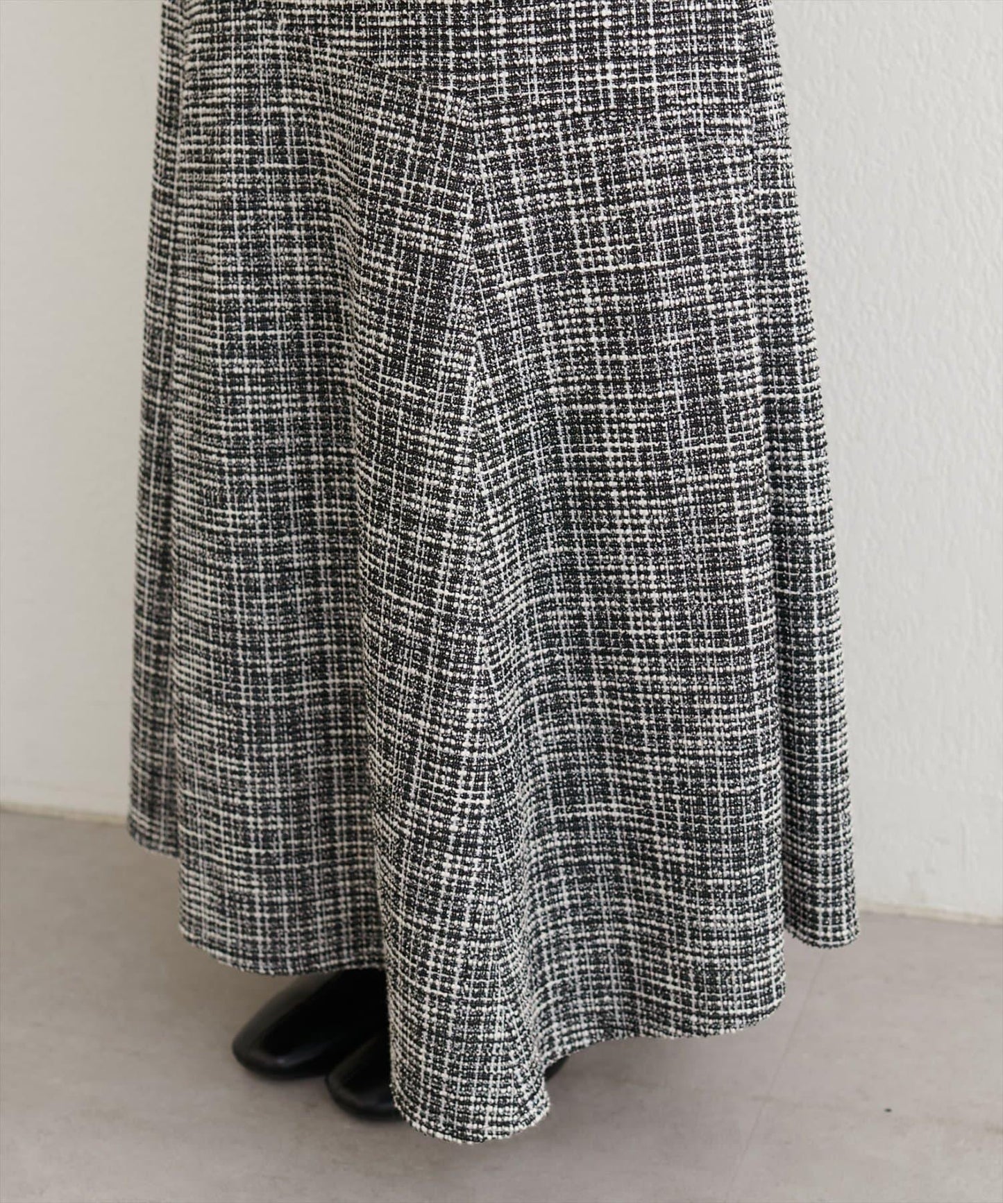 不對稱下襬粗花呢格紋半身裙